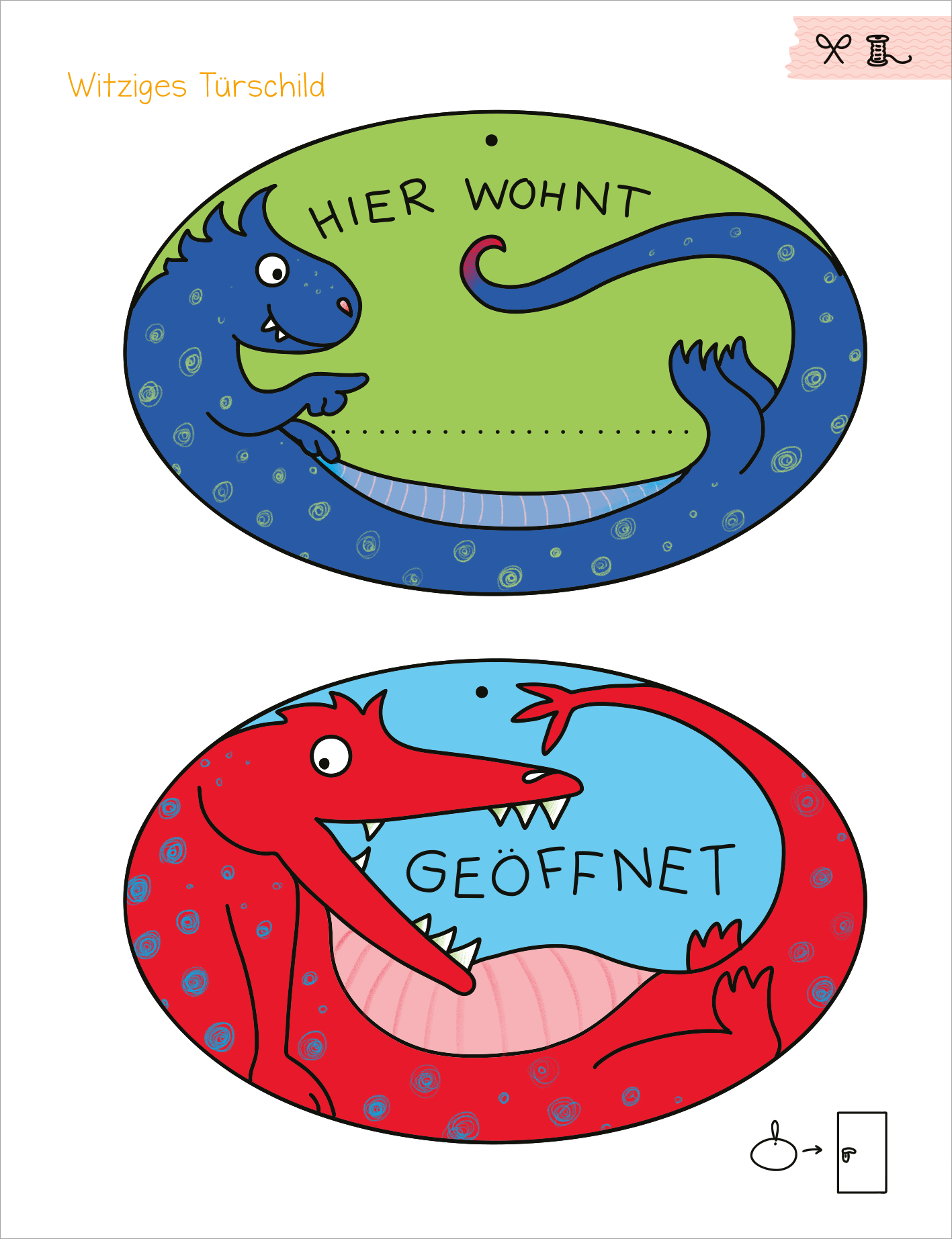 Gezeigt wird eine Innen- oder Zusatzansicht von „Mein erstes großes Ferien-Bastelheft“. Die Darstellung umfasst zwei ovale Schilder mit bunten, cartoonhaften Drachen. Oben steht in großer, grüner Schrift „HIER WOHNT“, während der Drache in Blau und Grün lächelt. Unten zeigt ein roter Drache, der freundlich aussieht, die Worte „GEÖFFNET“ in blauer Schrift. Die Hintergründe sind gelb-grün und hellblau, was eine fröhliche, einladende Stimmung vermittelt.