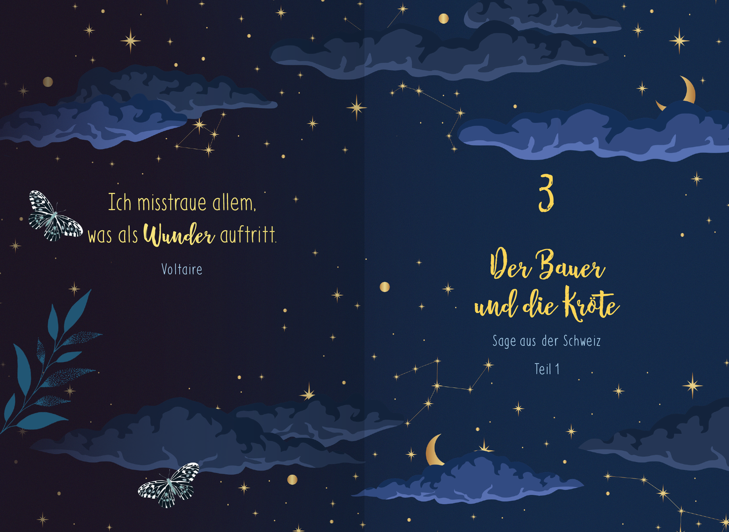 Gezeigt wird eine Innen- oder Zusatzansicht von „Von Magie und Raunächten. 24 zauberhafte Geschichten“. Die Seite ist in einem tiefen Nachtblau gehalten, begleitet von geschwungenen, dunklen Wolken und funkelnden Sternen. In goldener, geschwungener Schrift steht die Kapitelnummer „3“ und der Titel „Der Bauer und die Kröte“. Ein Zitat von Voltaire in schlichter Schriftart ergänzt die gestalterische Komposition. An der unteren linken Ecke sind zarte Pflanzen und Schmetterlinge...