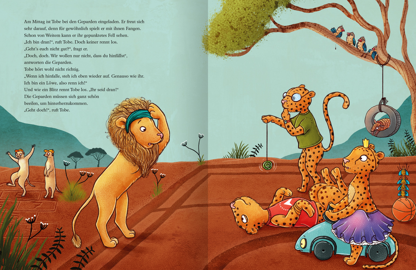 Gezeigt wird eine Innen- oder Zusatzansicht von „Kleiner Löwe, großer Mut“. Die Illustration zeigt einen freundlichen, gelben Löwen in der Mitte, umgeben von drei gefleckten Leoparden in lebhaften Farben. Die Leoparden tragen bunte Kleidung und spielen fröhlich miteinander. Im Hintergrund sind grüne Bäume und Vögel zu sehen, die eine freundliche, einladende Atmosphäre schaffen. Die Schrift ist kindgerecht und klar, um die Lesbarkeit zu fördern.