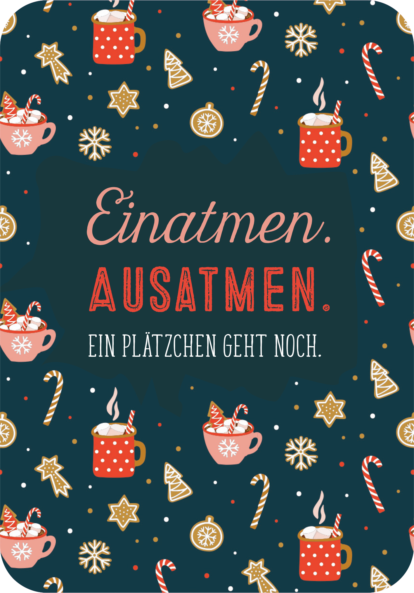 Gezeigt wird eine Innen- oder Zusatzansicht von „Einatmen. Ausatmen. Weihnachten.“. Der Hintergrund ist in einem tiefen Dunkelblau gehalten, während bunte Tassen mit Dampfwölkchen, Lebkuchen, Zuckerstangen und Weihnachtsstern-Motiven verteilt sind. Die Schriftzüge „Einatmen“ in sanften Kurven und „AUSATMEN.“ in kräftigen Großbuchstaben heben sich markant ab. Die Farbpalette umfasst Rot-, Creme- und Goldtöne, die eine festliche Atmosphäre schaffen.
