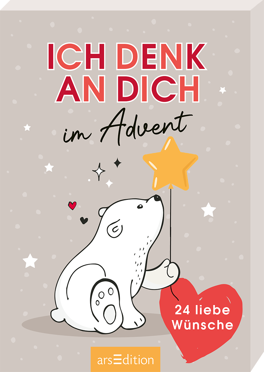 Auf dem Buchcover steht in auffälliger, roter Schrift „ICH DENK AN DICH“, darüber in geschwungener, schwarzer Schrift „im Advent“. Ein niedlicher, weißer Eisbär hält einen gelben Stern in der Hand, umgeben von kleinen, bunten Herzen und Sternen. Ein rotes Herz trägt den Text „24 liebe Wünsche“. Der Hintergrund ist in einem hellen Grauton gehalten, was eine warme Atmosphäre vermittelt. Ganz unten mittig steht der Logoschriftzug von arsEdition.