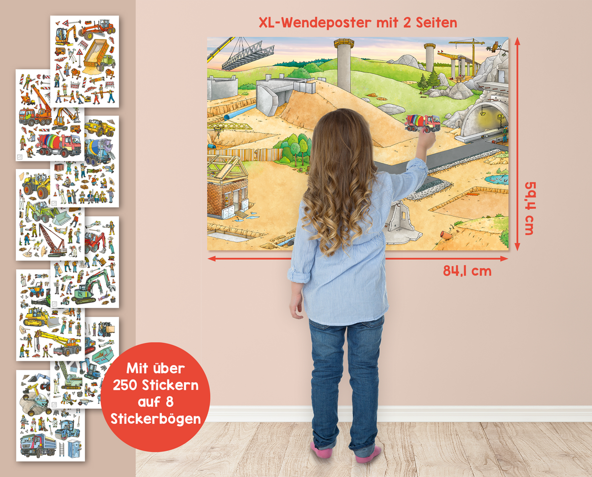 Gezeigt wird eine Innen- oder Zusatzansicht von „Mein XL Sticker-Poster Baustelle“. Das Bild zeigt das Poster in Aktion. Ein Mädchen mit langen welligen Haaren ist von hinten zu sehen; sie steht vor dem Wendeposter und stickert gerade einen Betonmischer darauf. Das Poster zeigt eine große Baustelle. Das Plakat hängt an einer zartrosa Wand und der Boden besteht aus Holz. Links sind in einer Spalte die Stickerbögen abgebildet, die es in dem Heft gibt und ein Störer macht darauf...