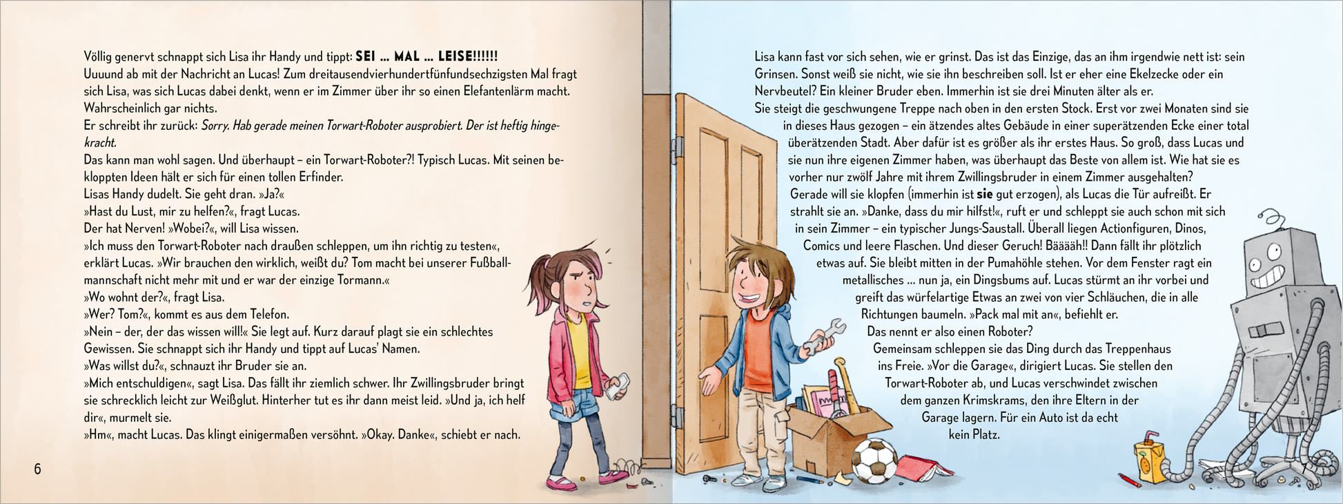 Gezeigt wird eine Innen- oder Zusatzansicht von „Die Zeitenspringer – Das weiße Mammut“. Die Doppelseite zeigt bunte, zeichnerische Illustrationen von zwei Kindern, Lisa und Lucas, die in einem lebendigen Raum stehen. Lisa trägt ein pinkes T-Shirt und eine Jeans, während Lucas ein farbiges Outfit mit Weste trägt. Der Hintergrund ist hellblau, und der Raum ist mit verschiedenen Gegenständen wie einem Roboter und einem Hund dekoriert. Die Schrift ist freundlich und gut lesbar, passend...
