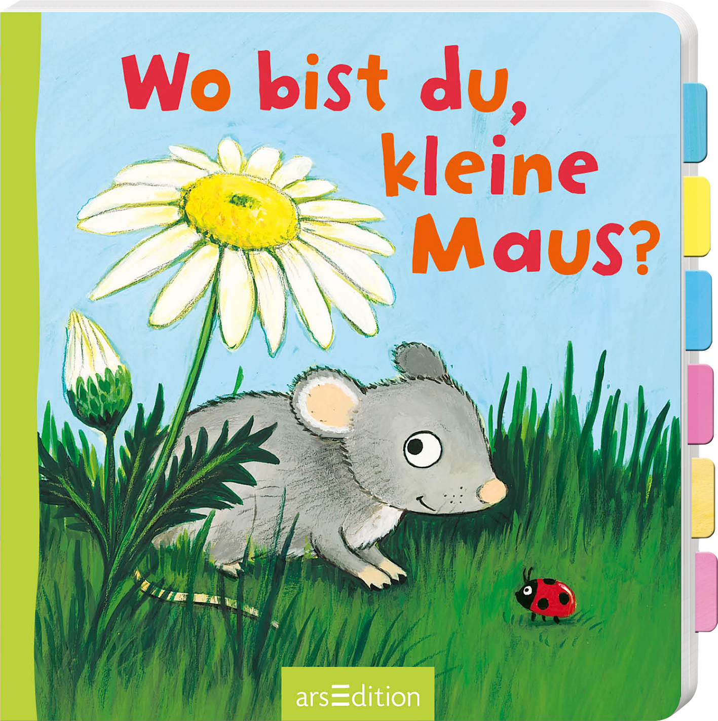 Das Buchcover zeigt eine süße, graue Maus, die auf einer Wiese sitzt, umgeben von grünem Gras und bunten Blumen, darunter eine große, weiße Margerite. Der Titel „Wo bist du, kleine Maus?“ ist in verspielter, roter Schrift oben auf dem Cover platziert. Ein roter Marienkäfer krabbelt neben der Maus. Der Hintergrund ist hellblau und vermittelt eine fröhliche Atmosphäre. Ganz unten mittig steht der Logoschriftzug von arsEdition.