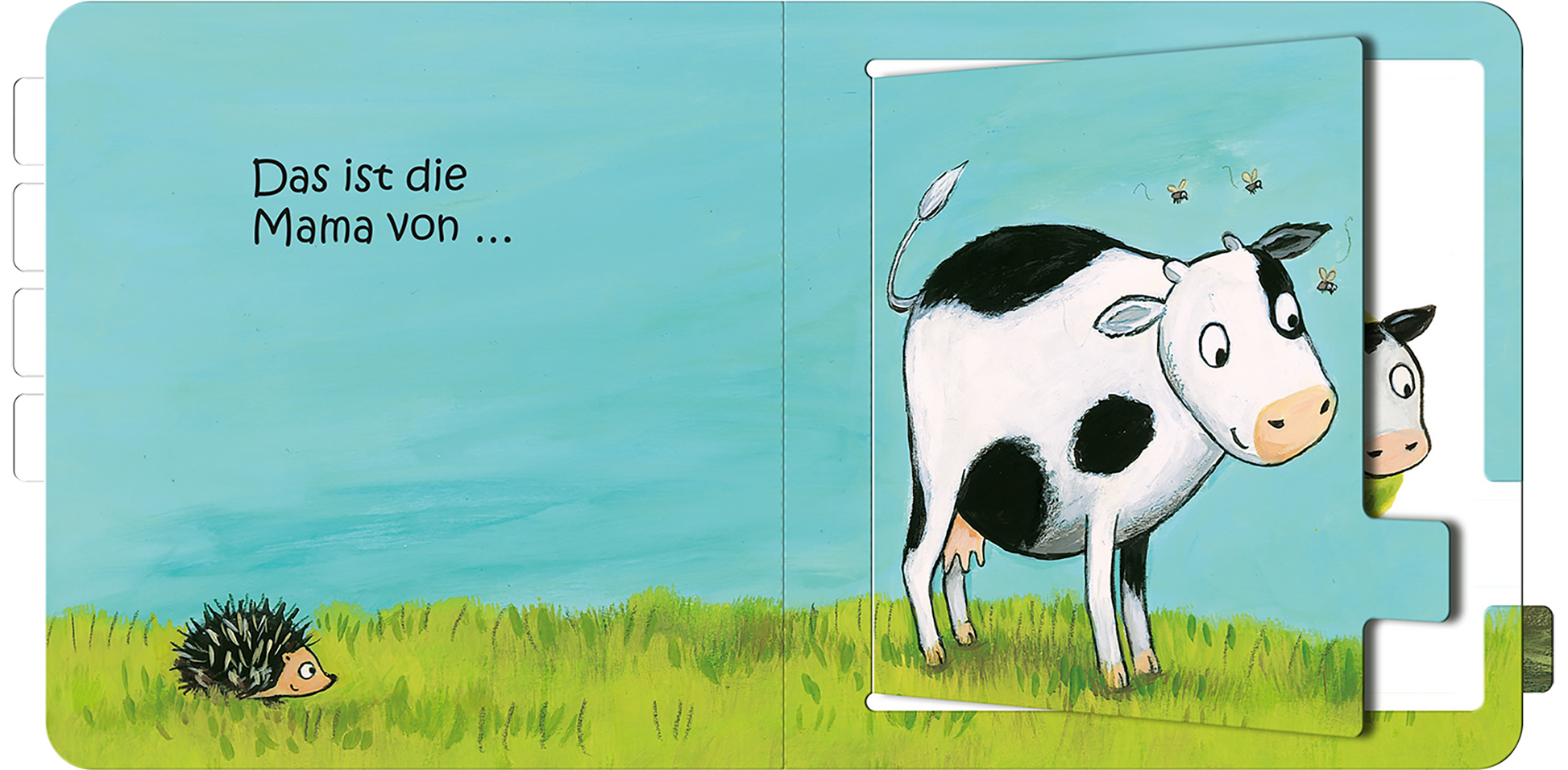 Gezeigt wird eine Innen- oder Zusatzansicht von „Das ist die Mama von ...“. Die Seite zeigt eine sanfte, himmelblaue Hintergrundfarbe mit einer grünen Wiese. Links ist ein kleiner Igel in Braun-Tönen abgebildet, während rechts eine große, weiße Kuh mit schwarzen Flecken prangt, die freundlich lächelt. Über der Kuh fliegen einige Bienen. Der Titel ist in gut lesbarer, schwarzer Schrift gesetzt, die sich vom Hintergrund abhebt.