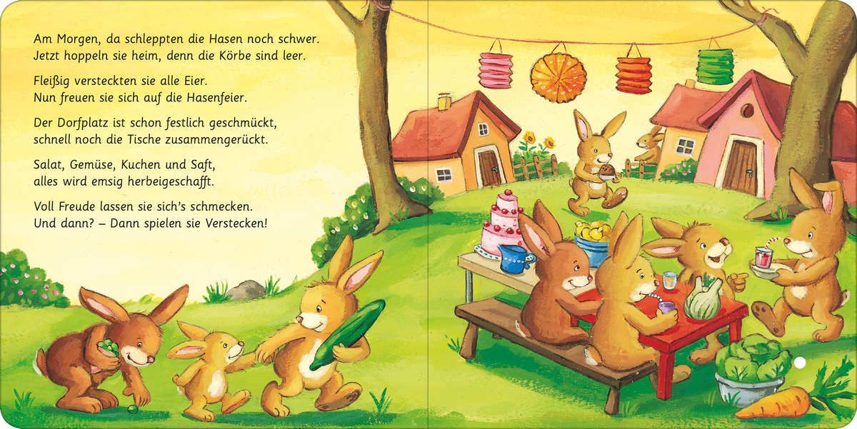Gezeigt wird eine Innen- oder Zusatzansicht von „Meine liebsten Ostergeschichten“. Die illustrierte Szene zeigt fröhliche Hasen, die in einer grünen Umgebung feiern. Farbige Laternen und festlich dekorierte Tische sind sichtbar. Die Hasen sind in verschiedenen Aktivitäten vertieft, während sie Gemüse, Kuchen und Getränke präsentieren. Die sanften Pastellfarben und verspielte Typografie verleihen dem Bild eine einladende und festliche Atmosphäre, die die Freude und Gemeinschaft des...