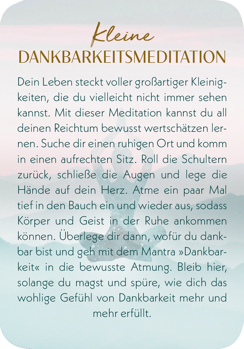 Gezeigt wird eine Innen- oder Zusatzansicht von „Meditations-Mantras“. Der Hintergrund in sanften Farbverläufen von Blau und Rosa schafft eine beruhigende Atmosphäre. Der Titel „Kleine Dankbarkeitsmeditation“ ist in eleganter, goldener Schrift oben platziert. Der Text in einer klaren, leserlichen Schriftart vermittelt Anleitungen zur Meditation und Dankbarkeit, während die sanften Farben und der harmonische Layoutstil einladend und inspirierend wirken.