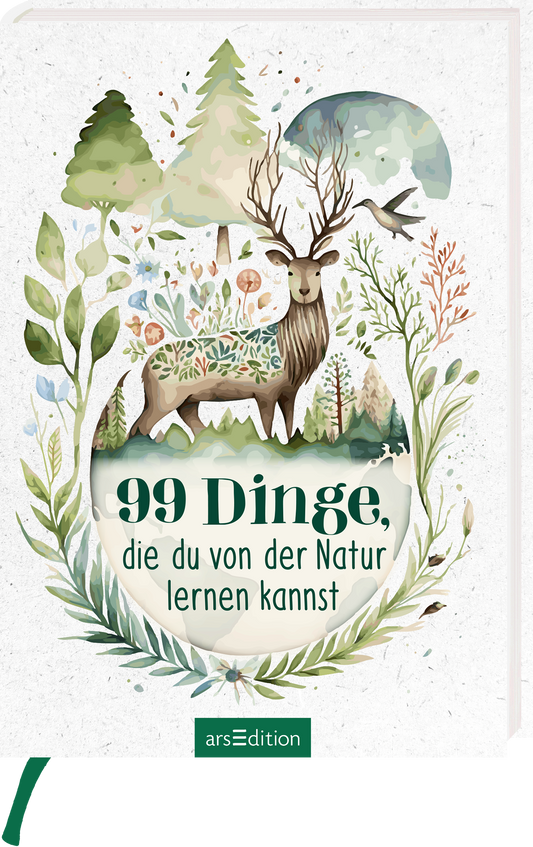 Das Buchcover zeigt einen majestätischen Hirsch, dessen Körper mit floralem Muster verziert ist. Um ihn herum sind üppige Pflanzen und Bäume in sanften Grüntönen, ergänzt durch zarte Blumen und kleine Tiere. Der Titel „99 Dinge, die du von der Natur lernen kannst“ ist in einer klaren, grünen Schrift gehalten, die harmonisch zur natürlichen Darstellung passt. Die Atmosphäre vermittelt eine Verbindung zur Natur und Lebensweise. Ganz unten mittig steht der Logoschriftzug von...