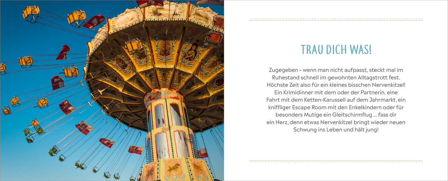 Gezeigt wird eine Innen- oder Zusatzansicht von „Herzlichen Glückwunsch zum Ruhestand“. Auf der linken Seite ist ein farbenfrohes Karussell in kräftigen Blau- und Gelbtönen abgebildet, das Freude und Lebenslust symbolisiert. Die rechte Seite enthält den Text „TRAU DICH WAS!“, in einer modernen, gut lesbaren Schriftart. Der Hintergrund ist weiß, was den Text hervorhebt und eine klare, positive Ausstrahlung erzeugt. Die Gestaltung vermittelt ein Gefühl von Abenteuer und neuen...