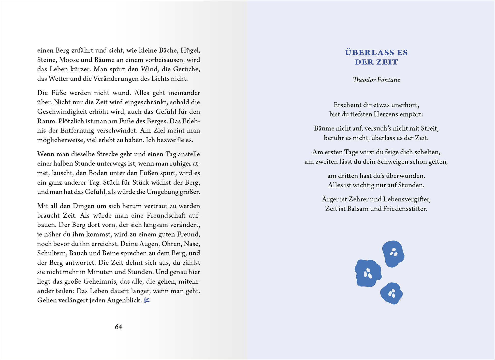 Gezeigt wird eine Innen- oder Zusatzansicht von „Die kleine Bibliothek der positiven Gefühle: Gelassenheit“. Die Seite zeigt auf der linken Seite einen Fließtext mit geschwungener Typografie in dunkler Schrift auf hellem Hintergrund. Auf der rechten Seite befindet sich ein Zitat von Theodore Fontane in einer größeren, serifenlosen Schrift. Das Zitat ist eingerahmt von dezenten blauen Blütenmotiven, die eine harmonische und entspannende Atmosphäre schaffen.