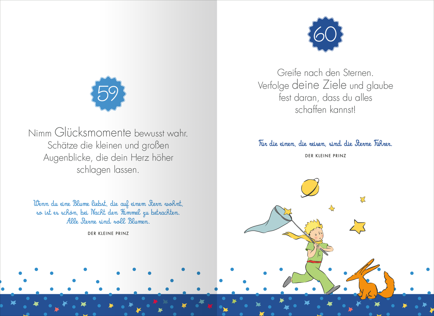 Gezeigt wird eine Innen- oder Zusatzansicht von „Man sieht nur mit dem Herzen gut. 99 Ideen, die glücklich machen“. Auf der linken Seite befindet sich die Nummer 59 mit einem Text in verspielter Schrift, der zur Wahrnehmung von Glücksmomenten einlädt. Auf der rechten Seite steht die Nummer 60 und ermutigt dazu, Ziele zu verfolgen. Die Farbgestaltung umfasst sanfte Blau- und Gelbtöne, umrahmt von einem Bereich mit bunten Sternen. Illustrationen des kleinen Prinzen und seines Freundes...