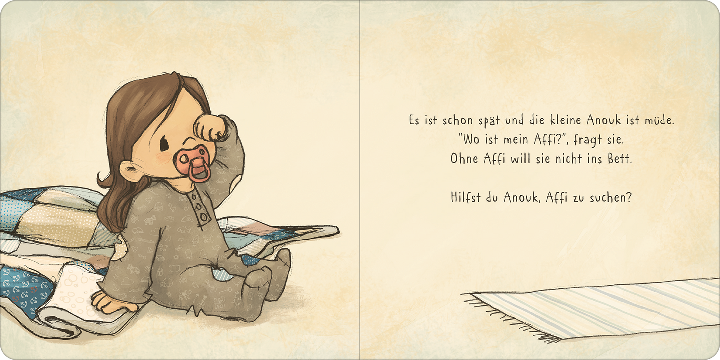 Gezeigt wird eine Innenansicht von „Wo ist mein Affi?“. Auf der linken Seite sitzt das kleine Mädchen Anouk in einem weichen, grauen Schlafanzug auf einer bunten Decke. Sie hat braune Haare und hat einen Schnuller im Mund. Der rechte Seitenbereich zeigt in klarer, moderner Schrift den Text in einer sanften, beigen Farbgebung. Die Illustrationen und Typografie vermitteln eine beruhigende und einladende Atmosphäre, die zu einem kindgerechten Thema passt.