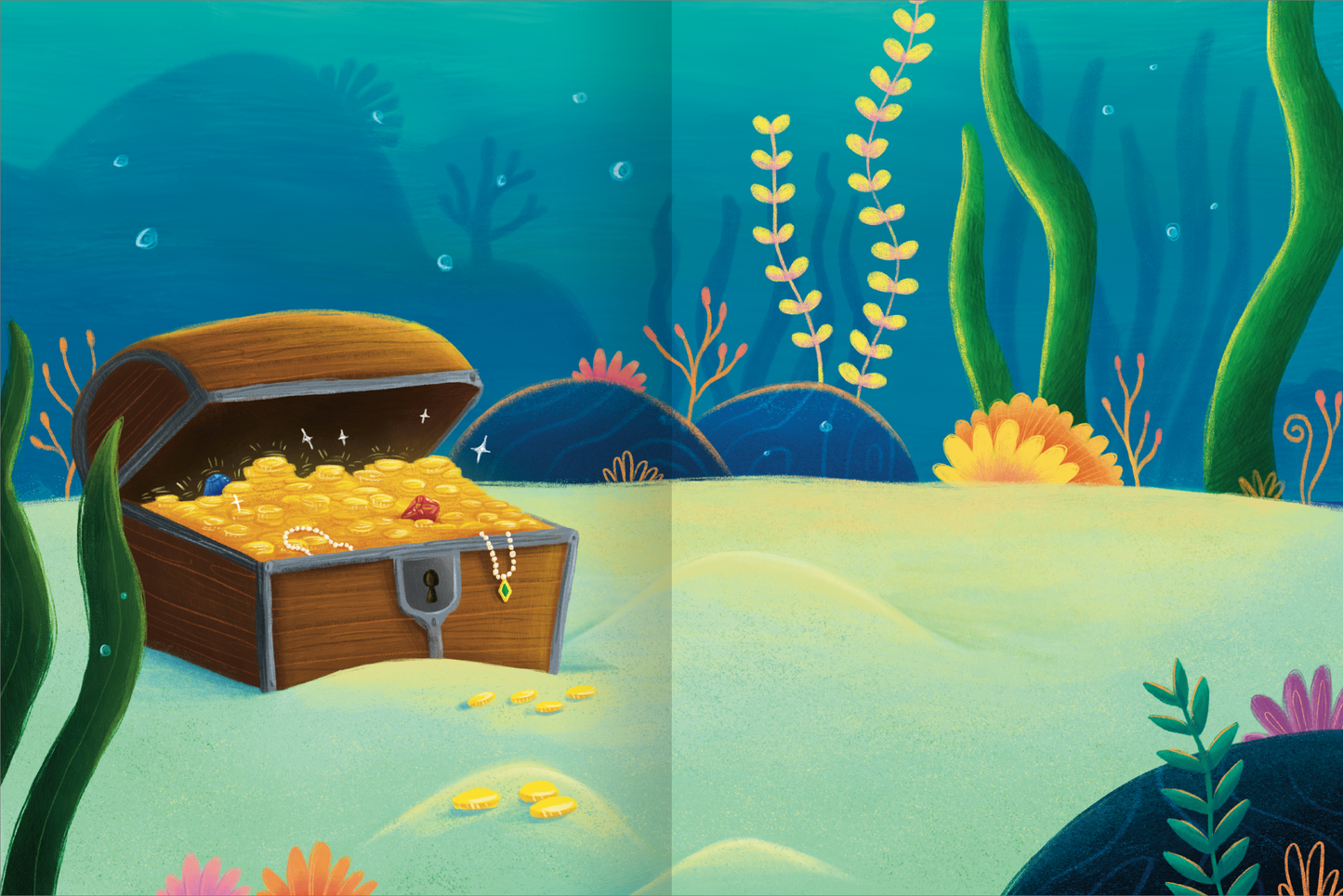 Gezeigt wird eine Innen- oder Zusatzansicht von „Erstes Stickern Metallic – Meerjungfrauen“. Die Illustration zeigt eine Schatztruhe auf dem Meeresboden, die geöffnet ist und mit Goldmünzen gefüllt ist. Umgeben ist die Truhe von bunten Unterwasserpflanzen in verschiedenen Grüntönen sowie violett und orange. Der Hintergrund ist ein sanftes Türkis, das eine ruhige Unterwasserkulisse darstellt. Die Farben sind lebhaft und einladend.