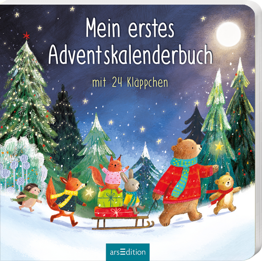 Auf dem Buchcover „Mein erstes Adventskalenderbuch“ mit 24 Kläppchen sind fröhliche Tierfiguren zu sehen, darunter ein Bär in einem roten Pullover mit einer grünen Schal, ein Fuchs und ein Hase, die um einen Schlitten mit Geschenken versammelt sind. Der Hintergrund ist mit strahlenden Weihnachtsbäumen und einem klaren Nachthimmel gestaltet, der von einem großen, hellen Mond erleuchtet wird. Die Schrift ist klar und verspielt gehalten. Ganz unten mittig steht der Logoschriftzug von...