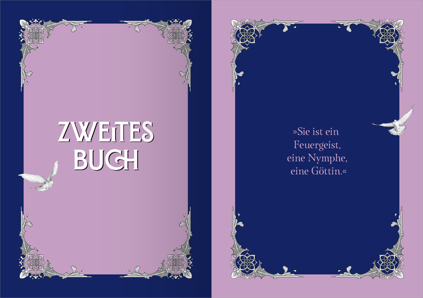 Gezeigt wird eine Innen- oder Zusatzansicht von „Biblioteca Obscura: Der Glöckner von Notre-Dame“. Die linke Seite präsentiert einen sanften lila Hintergrund mit der Aufschrift „ZWETES BUG“ in klarer, weißer Typografie. Die rechte Seite zeigt einen tiefblauen Hintergrund, verziert mit floralen Elementen. Darunter steht das Zitat „Sie ist ein Feuergeist, eine Nymphe, eine Göttin.“ in eleganter Schrift, begleitet von einer stilisierten Taube.