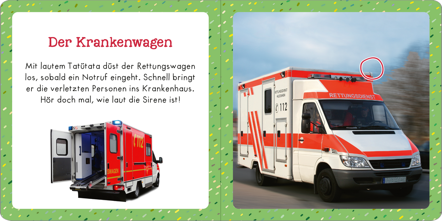 Gezeigt wird eine Innen- oder Zusatzansicht von „Soundbuch für Klitzekleine - Im Einsatz“. Die Doppelseite zeigt auf der linken Seite in roter Schrift den Titel „Der Krankenwagen“ und einen kurzen Text über den Rettungswagen. Rechts ist ein farbenfrohes Bild eines Krankenwagens abgebildet, der mit Rot- und Weißtönen gestaltet ist. Der Hintergrund der linken Seite ist hellgrün mit bunten Punkten, was eine kindgerechte Ästhetik vermittelt. Die Typografie ist verspielt und gut lesbar.