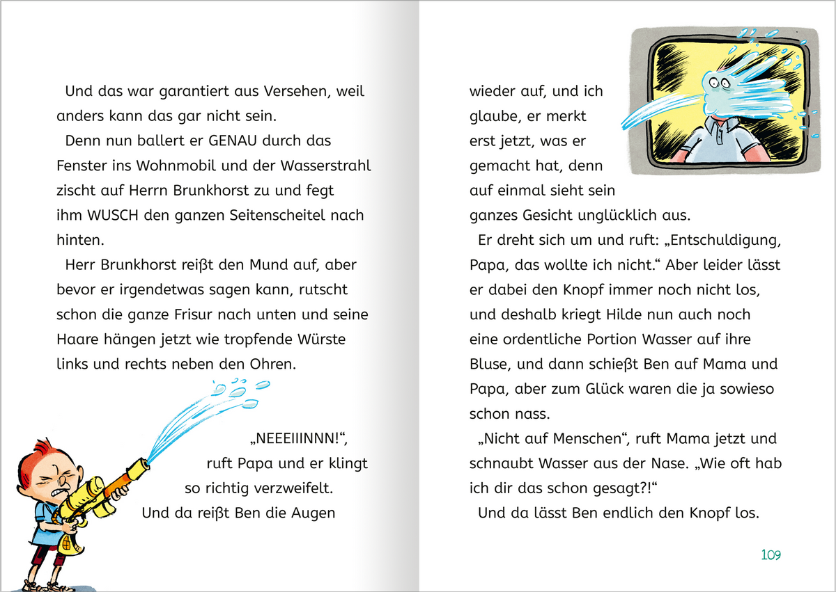 Gezeigt wird eine Innen- oder Zusatzansicht von „Ich und meine Chaos-Brüder – Achtung, fertig, Ferien!“. Farbenfrohe Illustrationen dominieren die Seite, mit lebhaften Blau- und Gelbtönen. Der Text ist in klarer, gut lesbarer Schriftart gesetzt, wobei Dialoge durch größere Schriftart und typografische Anführungszeichen hervorgehoben werden.