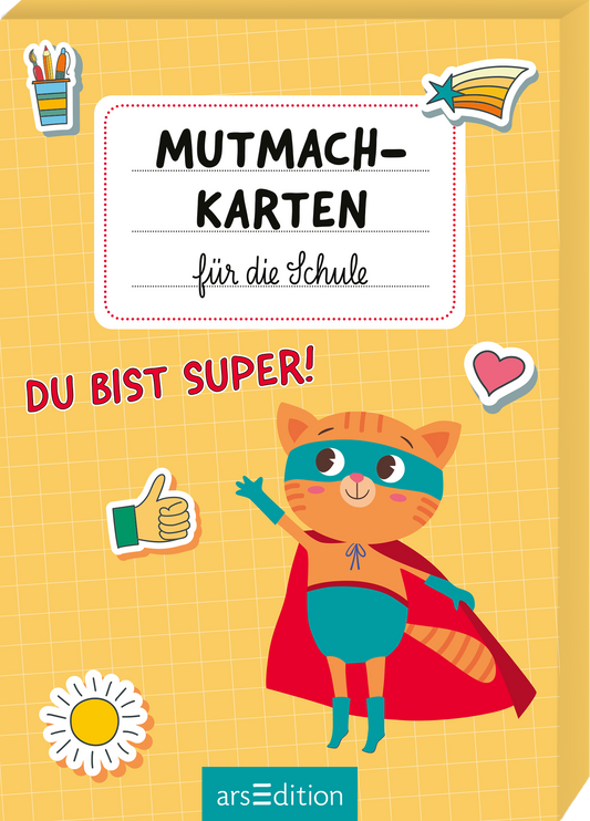 Das Buchcover zeigt einen orangefarbenen, katzenähnlichen Charakter mit einer blauen Maske und einem rotumrandeten Umhang. Er lächelt freundlich und steht auf einem gelben, karierten Hintergrund. Oben ist der Titel „MUTMACH-KARTEN für die Schule“ in einer verspielten, schwarzen Schrift platziert. Darunter steht in roter Schrift „DU BIST SUPER!“. Verschiedene bunte Sticker, wie ein Daumen hoch und eine Blume, verzieren das Cover. Ganz unten mittig steht der Logoschriftzug von...