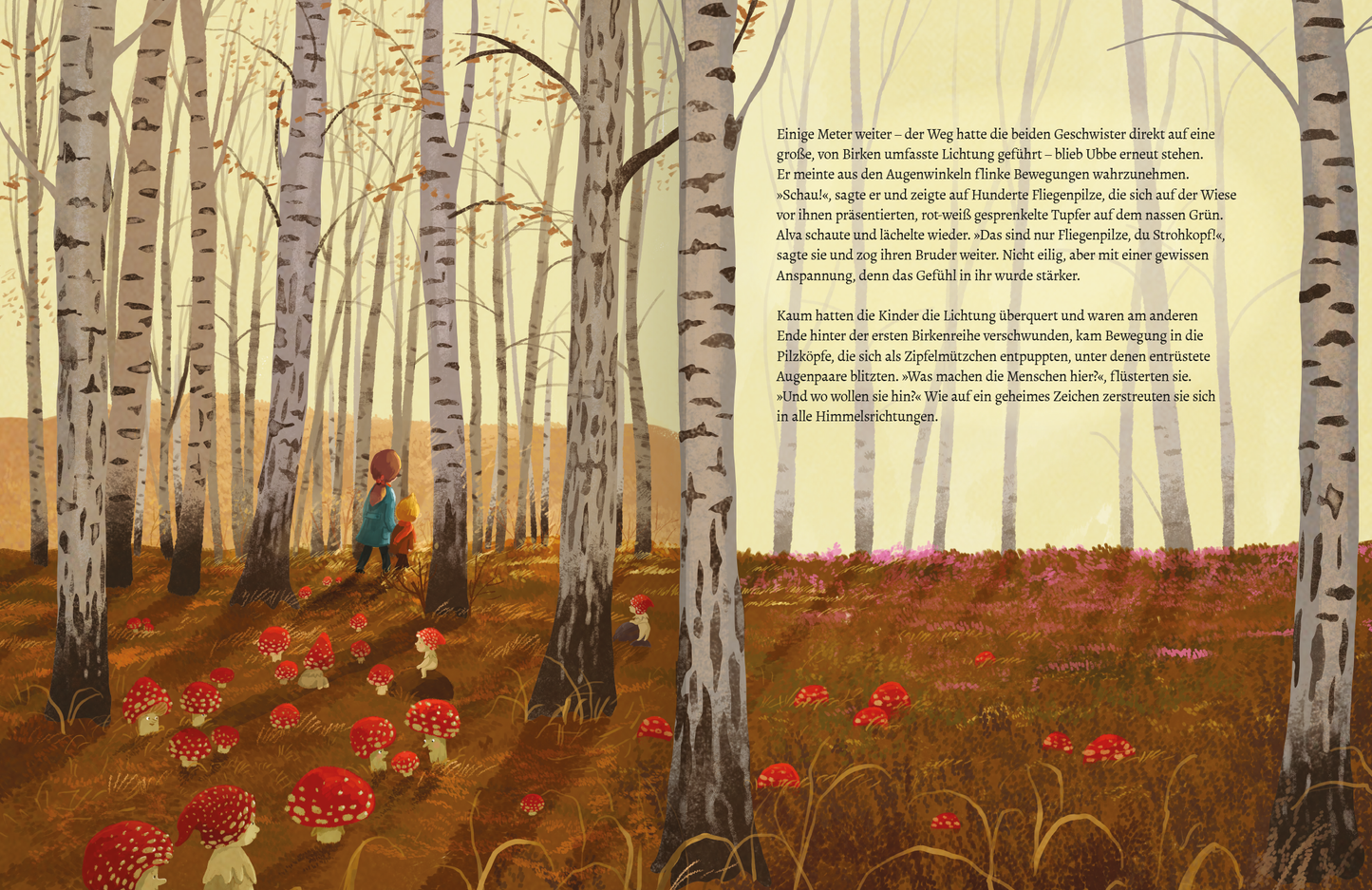 Gezeigt wird eine Innen- oder Zusatzansicht von „Der Schrat“. Die Illustration zeigt einen Wald mit schlanken, hellen Birken und leuchtend roten Fliegenpilzen, die den Boden bedecken. Die Fliegenpilze haben Gesichter und Beine. In der Mitte laufen ein Mädchen mit braunen Haaren in blauer Kleidung und ein kleinerer Junge mit blonden Haaren und braunem Pullover. Sie sind umgeben von einer warmen, erdigen Farbpalette mit sanften Braun- und Gelbtönen. Die Typografie auf der rechten Seite ist...