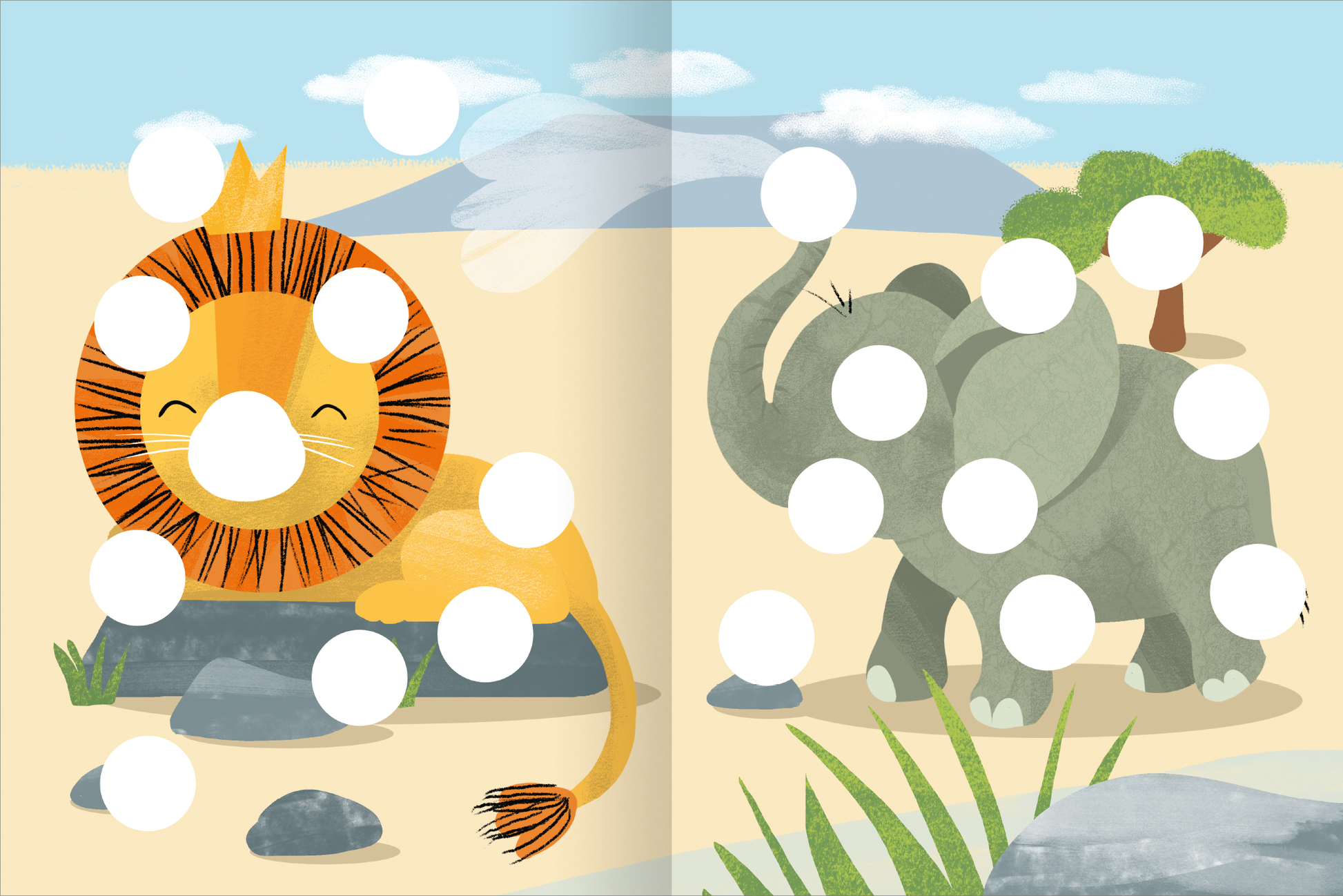 Gezeigt wird eine Innen- oder Zusatzansicht von „Meine Puzzle-Sticker – Lieblingstiere“. Die Illustration zeigt einen fröhlichen Löwen mit orangefarbenen Mähne auf der linken Seite und einen grauen Elefanten auf der rechten Seite, beide vor einer Landschaft mit sanften Hügeln und vereinzelten Sträuchern. Die Farben sind hell und freundlich, der Himmel ist blau mit vereinzelten weißen Wolken. Runde, weiße Sticker sind gleichmäßig über die Abbildung verteilt, um zum Puzzeln...