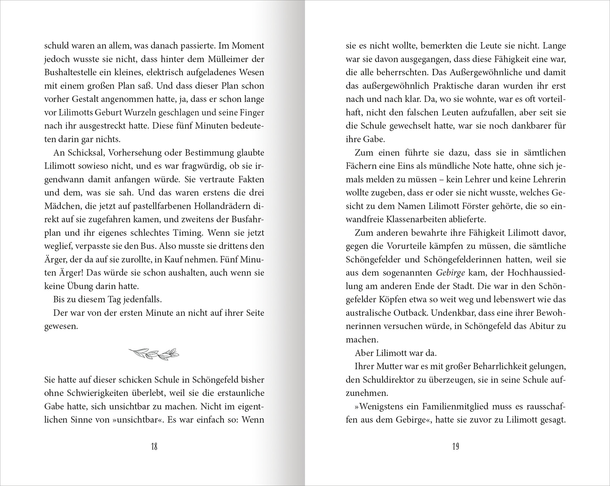 Gezeigt wird eine Innen- oder Zusatzansicht von „Dämmernachtstraum“. Die Seiten sind in einem hellen Beige gehalten mit schwarzer Typografie, die klar und gut lesbar ist. Es gibt keine Bilder oder Illustrationen.