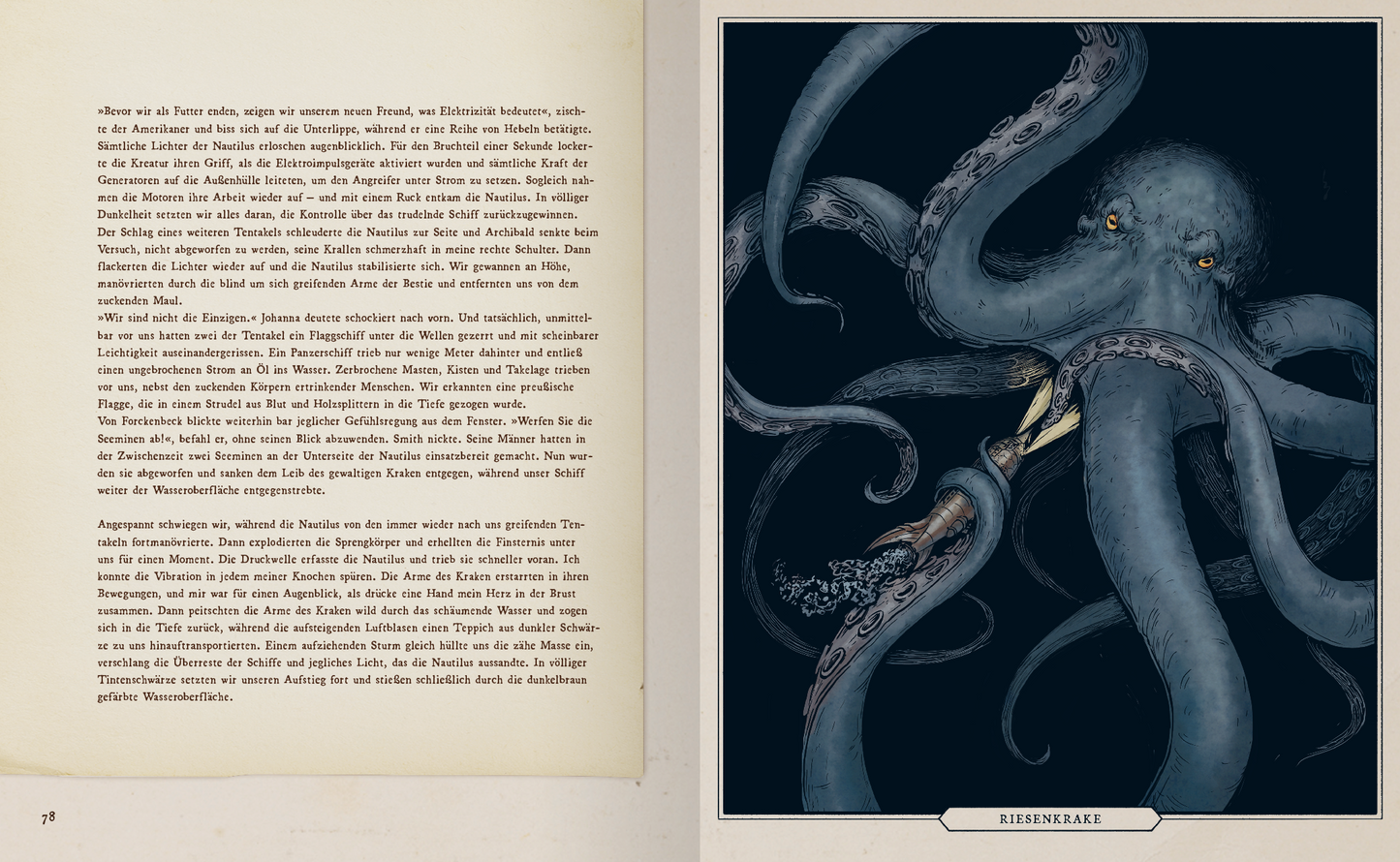 Gezeigt wird eine Innen- oder Zusatzansicht von „Verborgene Fabelwesen der Meere“. Die Seite zeigt links einen Textabschnitt mit klassischer, gut lesbarer Serifenschrift auf einem hellen Hintergrund. Rechts ist eine eindrucksvolle, großflächige Illustration eines Riesenkraken in kräftigen Blautönen, ergänzt durch feine Details in Braun und Beige. Der Kraken hat intensive, wache Augen und eine dynamische Pose, die das mystische Thema des Buches unterstreicht. Die Farben und Typografie...