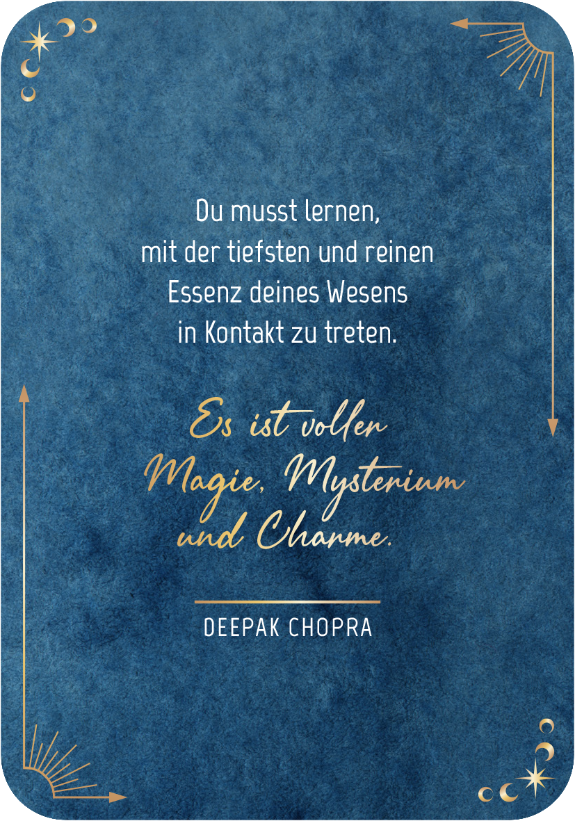 Gezeigt wird eine Innen- oder Zusatzansicht von „Der Raunacht-Adventskalender“. Der Hintergrunf ist in einem tiefen Blau gestaltet, das an einen Nachthimmel erinnert. In goldener Schrift steht der inspirierende Text, unterteilt in zwei Absätze. Der obere Teil verwendet eine klare, serifenlose Typografie, während der untere Teil mit einer eleganten, geschwungenen Schriftart hervorsticht. Dezente, dekorative Elemente wie Sterne und eine geschwungene Bordüre umrahmen die Botschaft und...