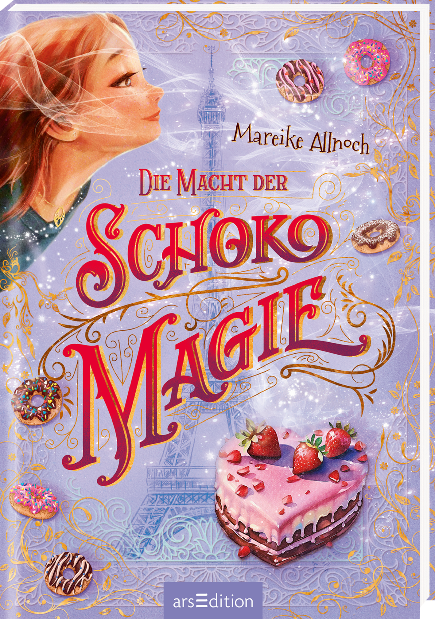 Das Cover zeigt ein Mädchen mit Locken am linken Rand, das einen Duft wahrnimmt. Im Hintergrund ist der Eiffelturm in sanften Farben dargestellt, umrahmt von filigranen, goldenen Ornamenten. Der Titel „Die Macht der Schokomagie“ ist in großen, abgerundeten, roten Buchstaben gestaltet. Über dem Titel schweben bunte Donuts, während eine große Torte im Vordergrund rechts steht. Oben rechts ist der Name der Autorin, Mareike Allnoch, platziert. Ganz unten mittig steht der Logoschriftzug von...