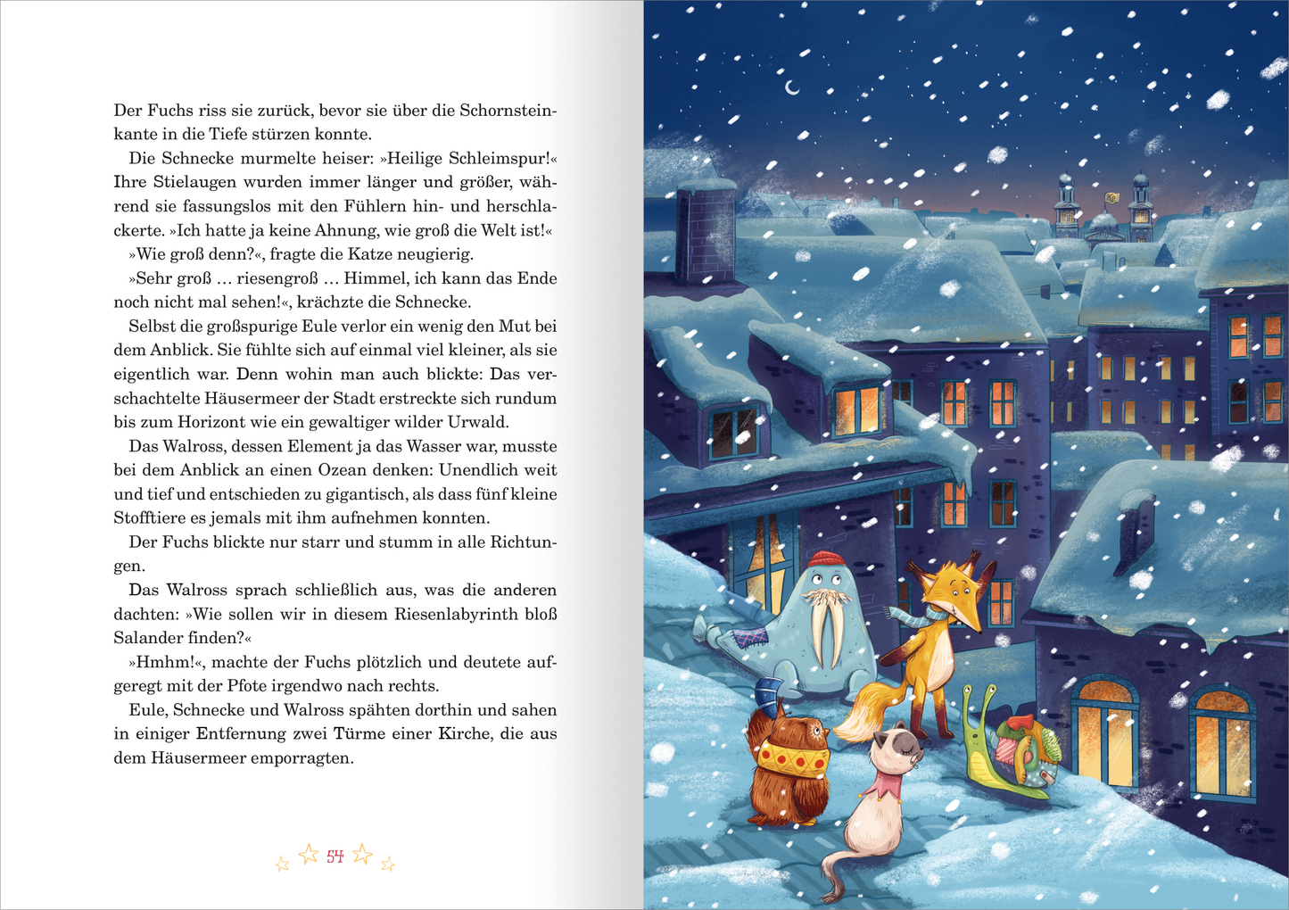 Gezeigt wird eine Innen- oder Zusatzansicht von „Die wundersame Weihnachtsbande“. Die Illustration zeigt eine verschneite Stadtszene mit Häusern unter einem tiefblauen Himmel, aus dem Schneeflocken fallen. Im Vordergrund stehen mehrere Tiere, darunter ein Fuchs, ein Walross, eine Schnecke, eine Eule und eine Katze, die miteinander interagieren. Die Farben sind dunkel und winterlich. Die Schrift auf der linken Seite ist gut lesbar.