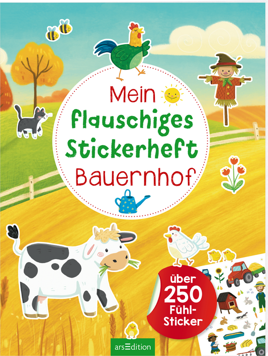 Zu sehen ist die 3D-Ansicht des Titels. Das Buchcover zeigt eine bunte, lebendige Szene eines Bauernhof. Im Mittelpunkt steht der Titel „Mein flauschiges Stickerheft Bauernhof“ in fröhlichen, farbenfrohen Buchstaben. Im Hintergrund ist eine herbstliche Hügellandschaft zu sehen und im Vordergrund sind verschiedenste Tier-Sticker verteilt. Die Atmosphäre ist kinderfreundlich und einladend. Ganz unten mittig steht der Logoschriftzug von arsEdition.