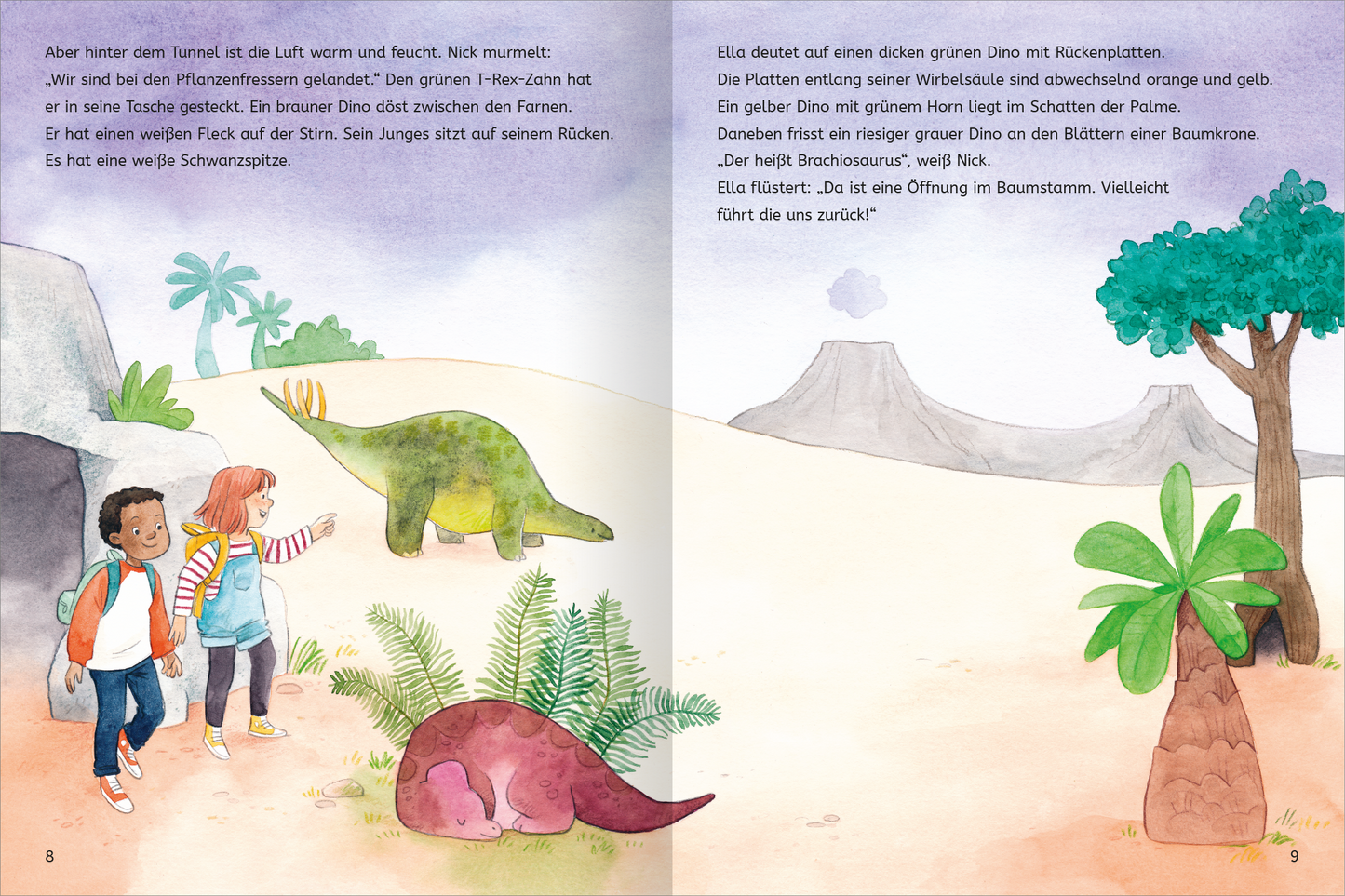 Gezeigt wird eine Innen- oder Zusatzansicht von „Mit Stickern Lesen lernen – Abenteuer im Dino-Park“. Die Seiten zeigen zwei Kinder, die in einer lebhaften, farbenfrohen Umgebung stehen. Links ist ein dicker, grüner Dino und rechts ein sanft geschwungener Hügel mit einer Vulkanlandschaft. Die Pflanzen sind in verschiedenen Grüntönen gehalten. Die Schrift ist kindgerecht und klar, wobei die Illustrationen mit sanften Linien und lebendigen Farben die Fantasie anregen und die...