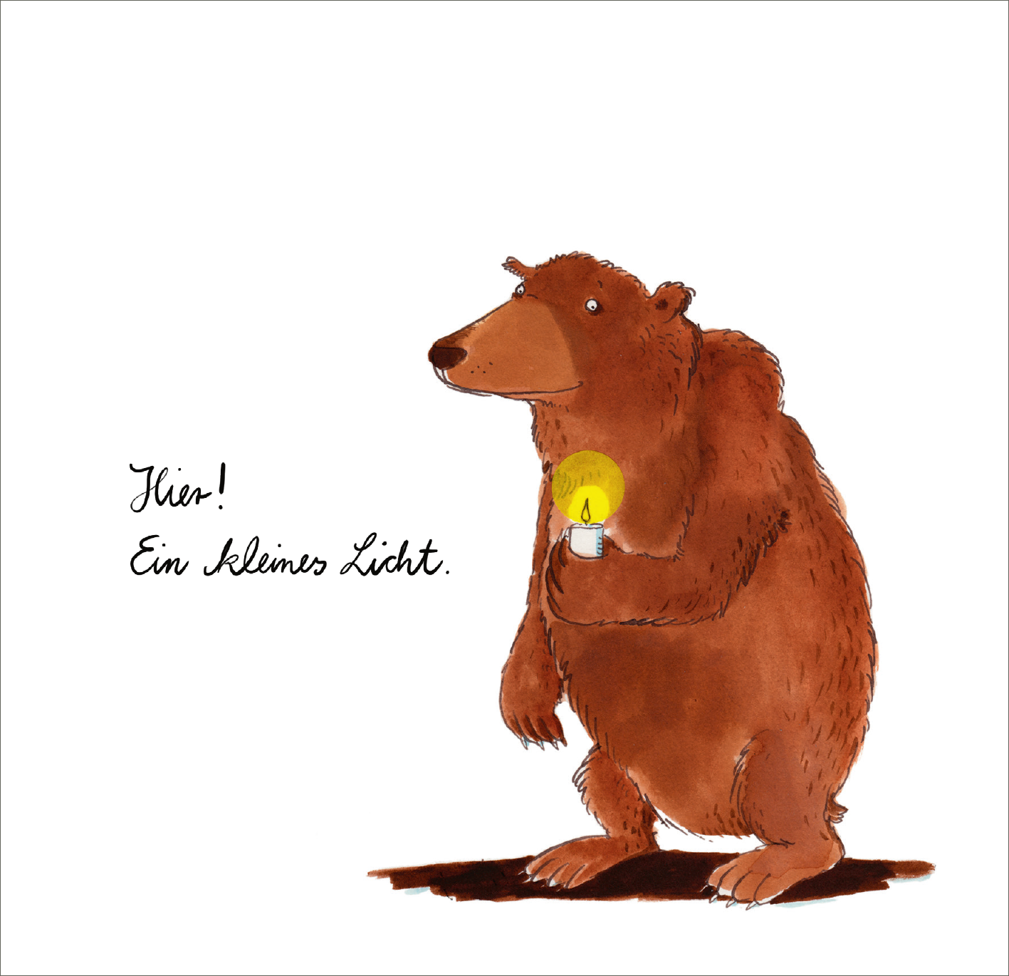 Gezeigt wird eine Innen- oder Zusatzansicht von „Ein Licht für dich“. Die Illustration zeigt einen braunen Bären, der eine kleine Kerze mit gelbem Licht hält. Der Bär hat einen freundlichen Ausdruck und steht auf einem schlichten, hellen Hintergrund. Auf der linken Seite ist der Text „Hier! Ein kleines Licht.“ in einer schwungvollen, handschriftartigen Typografie gestaltet, die warm und einladend wirkt. Die Farbpalette besteht vorwiegend aus sanften Brauntönen und Gelb.