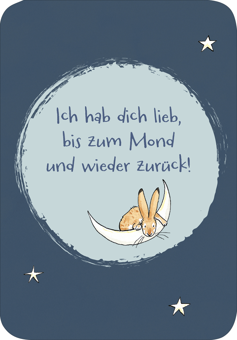Gezeigt wird eine Innen- oder Zusatzansicht von „Weißt du eigentlich, wie lieb ich dich hab? Ich hab dich so lieb!“. Auf einem dunkelblauen Hintergrund ist eine sanfte, runde Form in Hellblau zu sehen, in der ein niedlicher Hase auf einer Mondsichel sitzt. Der Text „Ich hab dich lieb, bis zum Mond und wieder zurück!“ ist in spielerischer, geschwungener Schrift in Hellblau gehalten. Um die Szene funkeln kleine, weiße Sterne, die eine liebevolle, nächtliche Atmosphäre schaffen.