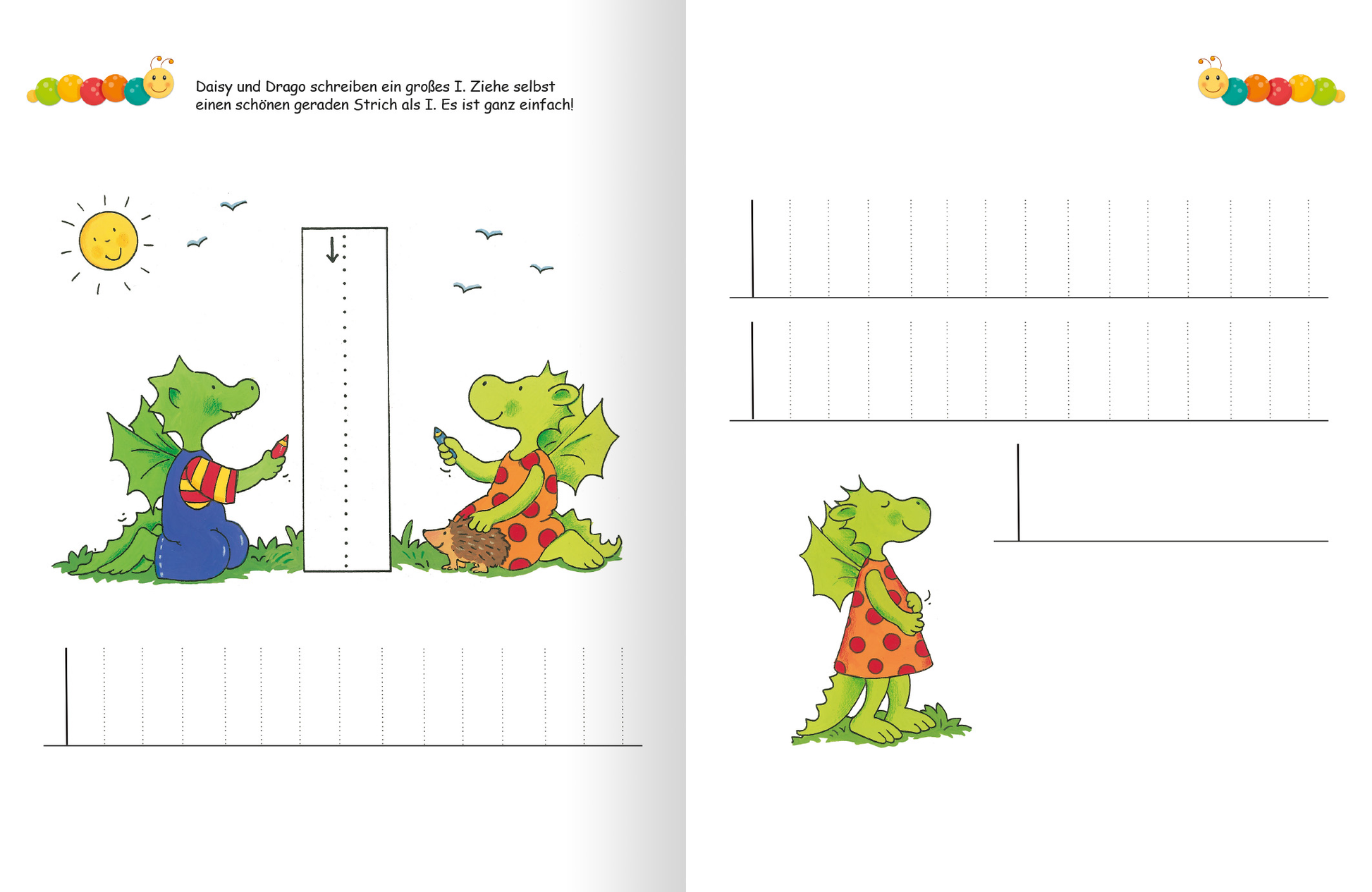 Gezeigt wird eine Innen- oder Zusatzansicht von „Lernraupe – Ruckzuck weggewischt! Schwungübungen“. Auf der Seite sind zwei freundliche Drachenfiguren dargestellt, eine in gestreiftem Oberteil und die andere in einem gepunkteten Kleid. Sie sitzen auf einer grünen Wiese neben einem rechteckigen weißen Bereich, in dem Kinder ihre Schwungübungen eintragen können. Über ihnen strahlt die Sonne, und am Himmel fliegen mehrere Vögel. Die Typografie ist kindgerecht und klar lesbar.