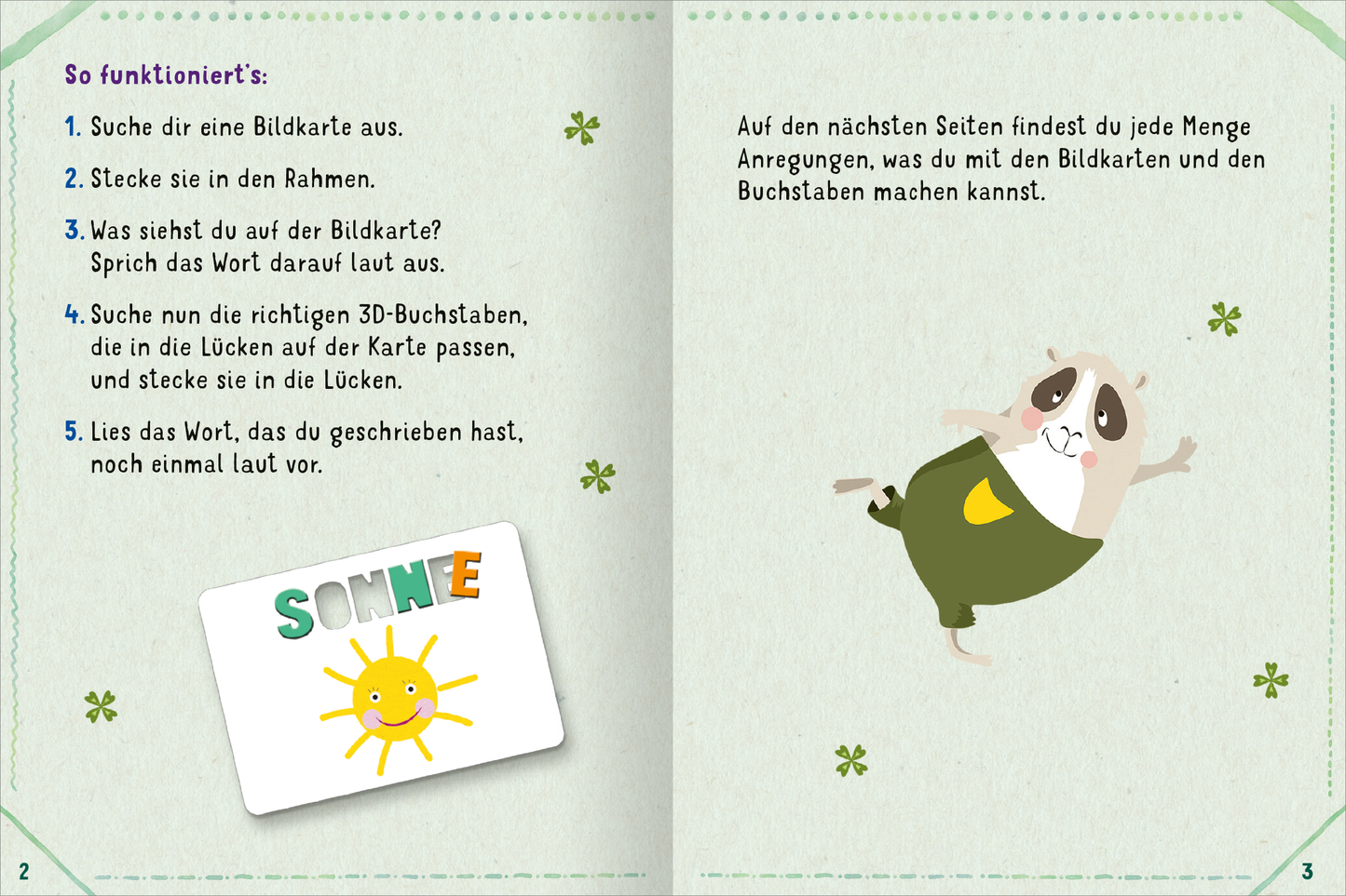 Gezeigt wird eine Innen- oder Zusatzansicht von „Zum Schulstart – Buchstaben und Wörter legen“. Die Seiten haben einen hellen, freundlichen Hintergrund mit kleinen grünen Blumenmotiven. Auf der linken Seite befindet sich eine Anleitung in klarer, gut lesbarer Schrift, die die Schritte zum Spielen beschreibt. Eine große Bildkarte mit dem Wort „SONNE“ und einem bunten Sonnensymbol ist abgebildet. Auf der rechten Seite steht ein fröhliches Tier, das die Benutzer anregt, aktiv mit den...
