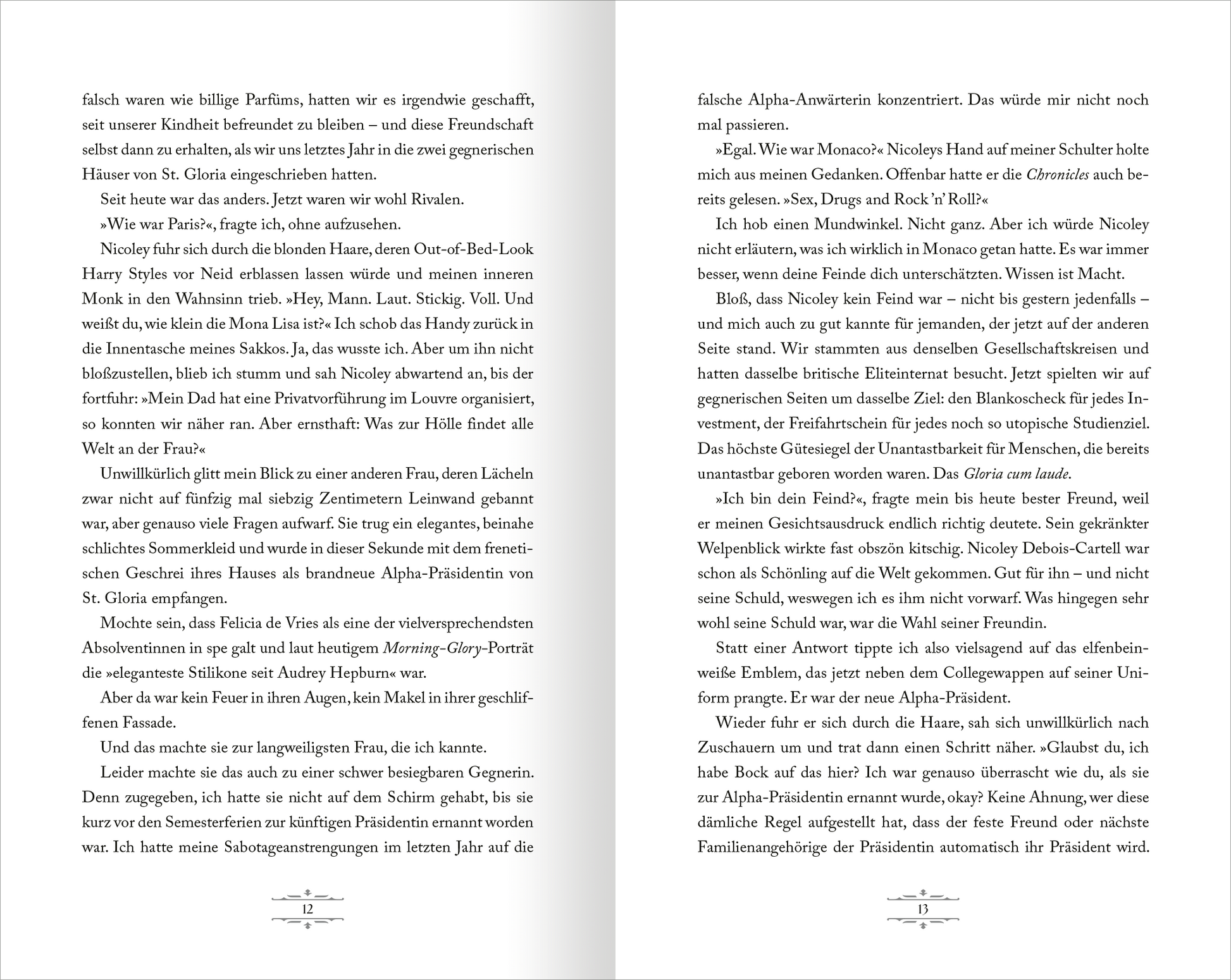 Gezeigt wird eine Innen- oder Zusatzansicht von „Game of Hearts – No Rules“. Die Doppelseite präsentiert einen fortlaufenden Text auf weißem Hintergrund, der in einer gut lesbaren serifenlosen Schrift gesetzt ist. Die Schriftfarbe ist schwarz, wodurch ein hoher Kontrast zur Seite entsteht. Zusätzlich werden Absätze klar voneinander getrennt, was die Lesbarkeit verbessert. Es sind keine Illustrationen oder grafischen Elemente sichtbar, sodass der Fokus auf dem gedruckten Inhalt liegt.