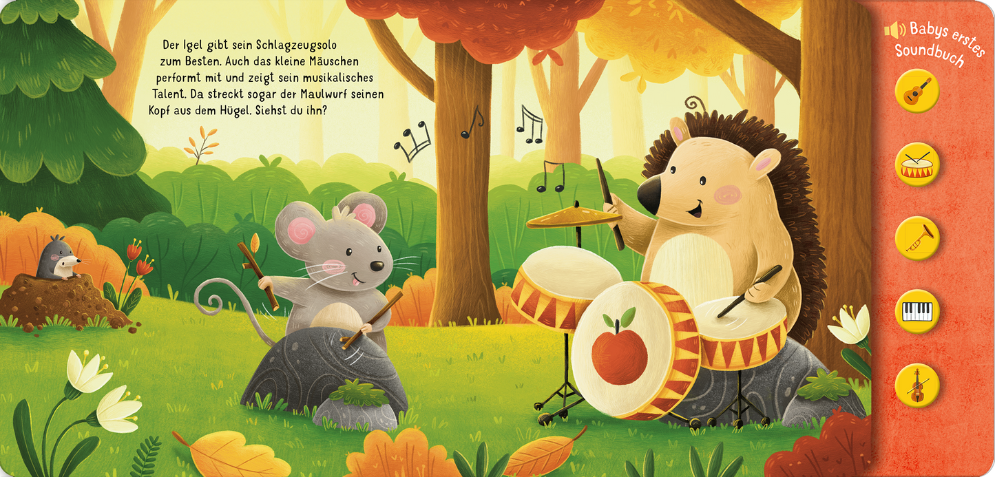 Gezeigt wird eine Innen- oder Zusatzansicht von „Hör mal, so klingt die Musik!“. Die Illustration zeigt einen Igel und eine Maus, die in einer bunten Waldszene musizieren. Der Igel spielt auf einem Schlagzeug, während die Maus mit einem kleinen Instrument auf einem Baumstumpf sitzt. Die Farben sind lebhaft und warm, mit verschiedenen Grüntönen und einem hellen Gelb im Hintergrund. Die Schrift ist kindgerecht und verspielt, um die Atmosphäre der Musik zu unterstreichen.