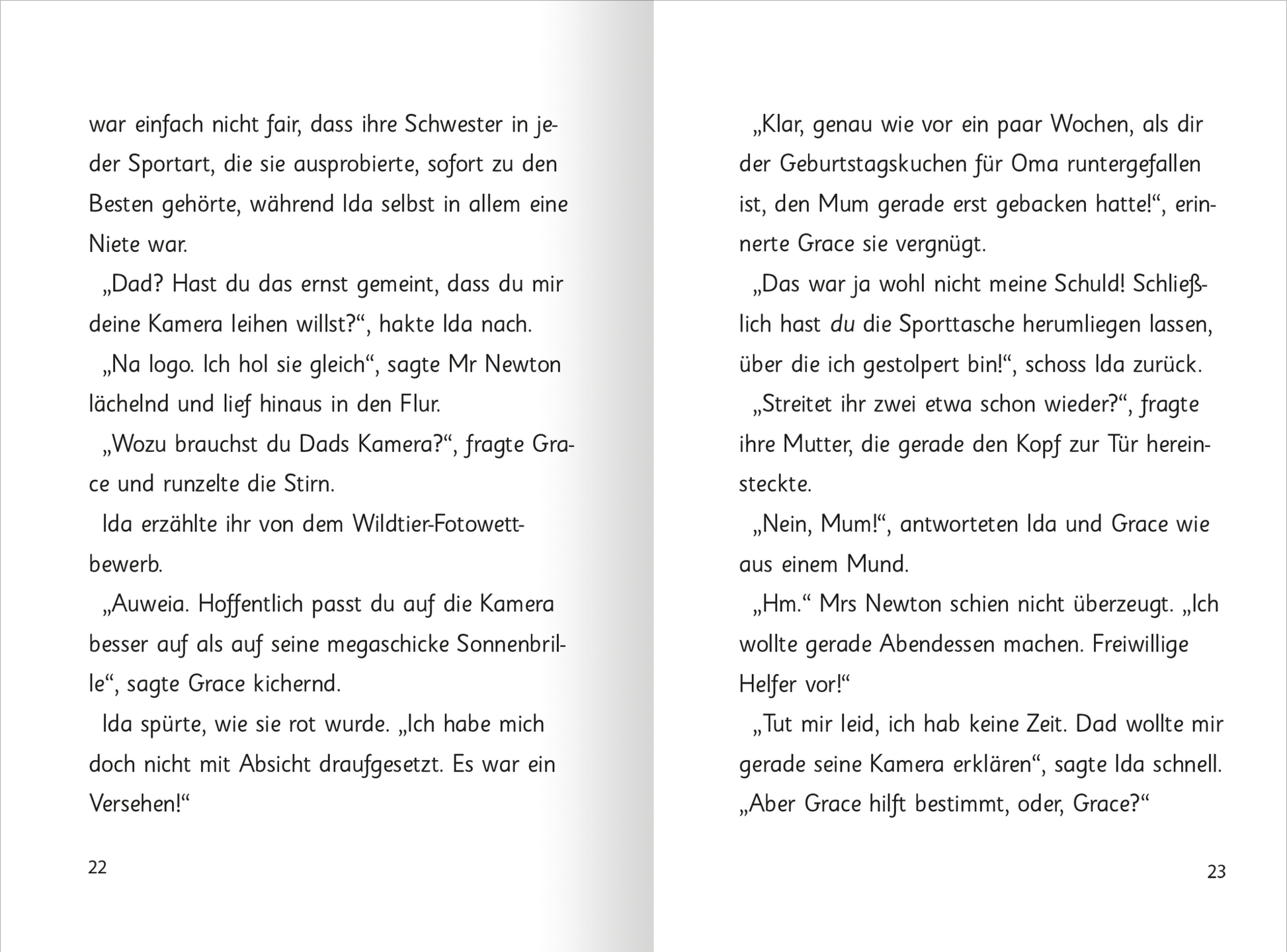 Gezeigt wird eine Innen- oder Zusatzansicht von „Zauberkätzchen – Magische Schulabenteuer“. Die Doppelseite ist in hellen, freundlichen Farben gestaltet und zeigt enthusiastische Dialoge zwischen den Figuren. Die Typografie ist klar und gut lesbar, wobei verschiedene Schriftgrößen eine dynamische Lesestruktur bieten. Illustrationen fehlen in dieser Ansicht, betonen jedoch die Gespräche, die die Freundschaft und den Zusammenhalt der Charaktere widerspiegeln.