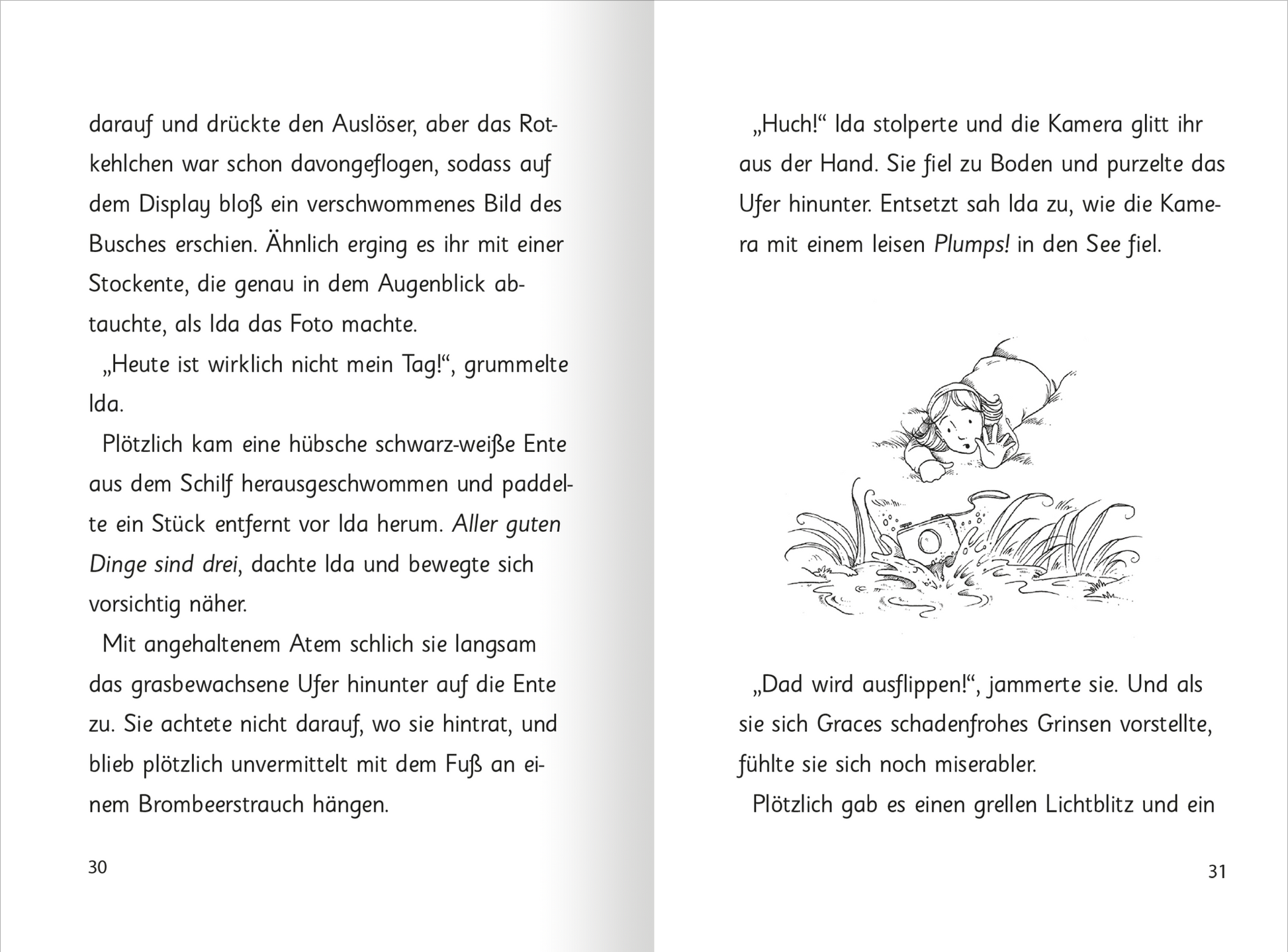 Gezeigt wird eine Innen- oder Zusatzansicht von „Zauberkätzchen – Magische Schulabenteuer“. Auf der linken Seite ist ein Textabschnitt abgebildet, der in schwarzer, gut lesbarer Schrift verfasst ist. Rechts befindet sich eine Illustration, die ein Mädchen zeigt, das ins Wasser gefallen ist, umgeben von Wellen. Die zarten, aquarellartigen Farben in Blau und Grün vermitteln eine spielerische Stimmung. Die Schriftart ist freundlich und ansprechend für Kinder, während die Anordnung der...