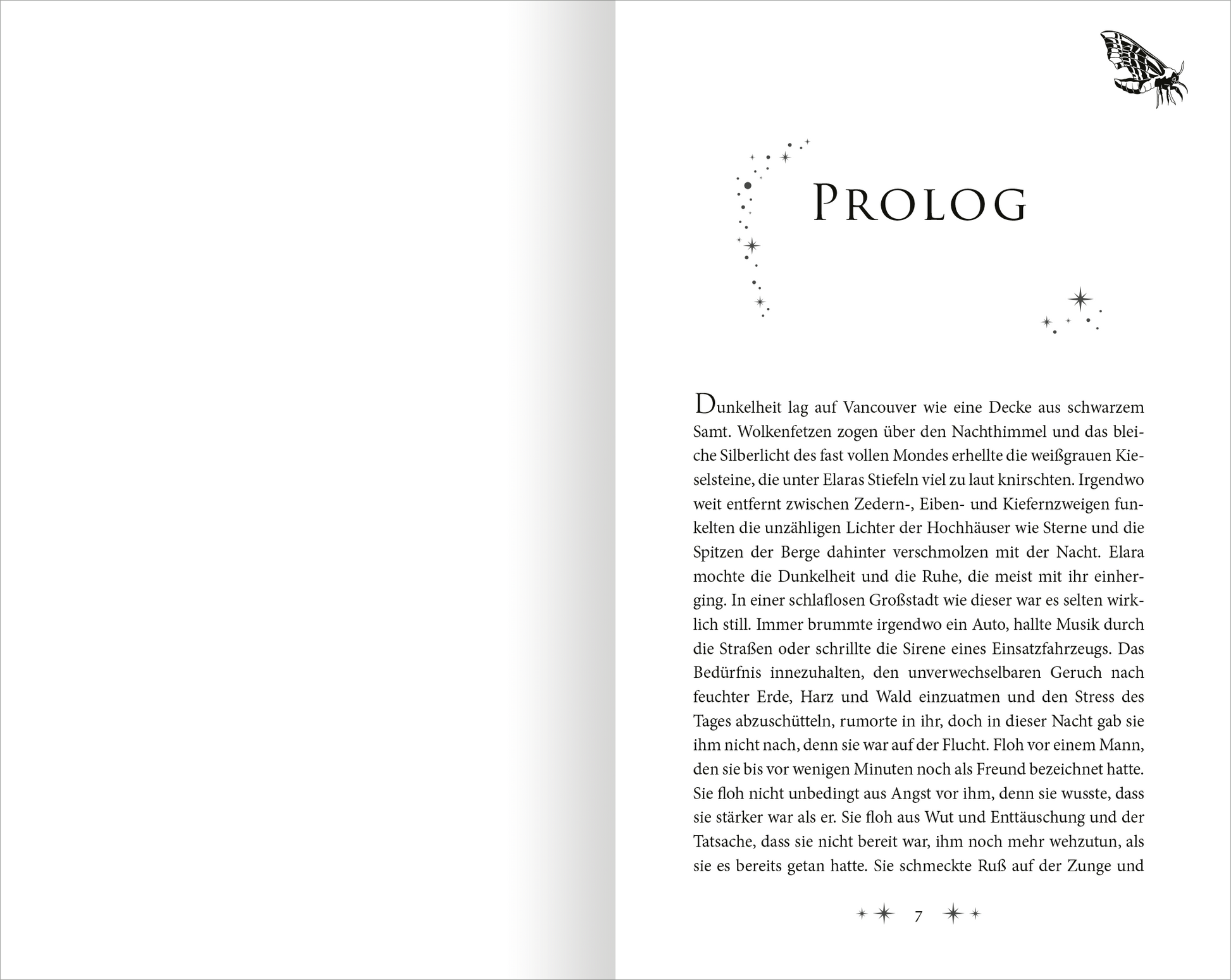 Gezeigt wird eine Innen- oder Zusatzansicht von „Night Lake Academy – Die Magie der Nachtfalter“. Der Prolog ist in einer eleganten Serifenschrift gesetzt und dominiert die Seite. Die Überschrift „PROLOG“ ist groß und prominent, in einer stilvollen, geschwungenen Schriftart gestaltet. Der Hintergrund ist in einem hellen Farbton gehalten, der die dunklen, mystischen Elemente hervorhebt. Zarte Sternen- und Schmetterlingsmotive ergänzen das Design und verleihen der Seite eine magische...