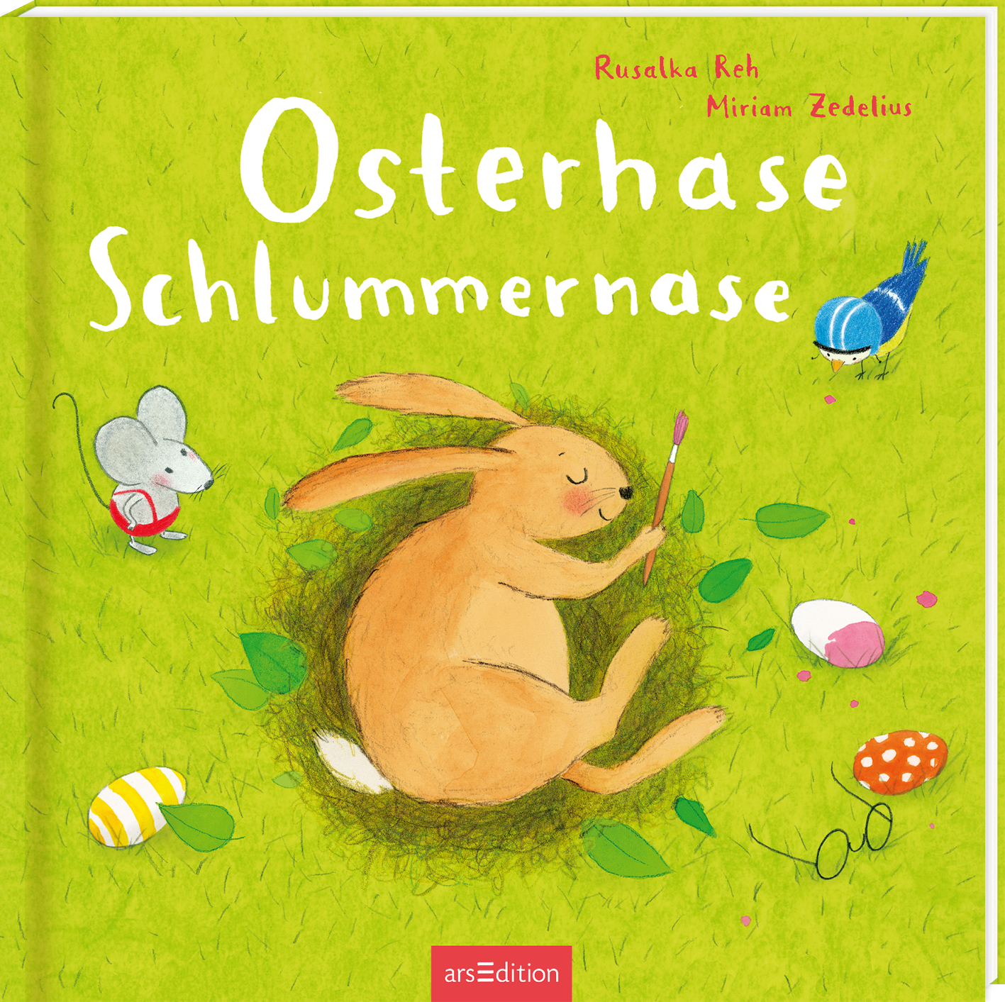 Das Cover zeigt einen niedlichen, schlafenden Hasen mit langen Ohren auf einer satten, grünen Wiese. Um ihn herum sind bunte Ostereier, kleine Pflanzen und eine zwitschernde, blaue Vogel. Links im Bild sitzt eine kleine Maus mit rotem Shirt. Die Schriftzüge „Osterhase“ und „Schlummernase“ sind in verspielter, weißer Typografie in der oberen Mitte platziert. Der Bestseller-Button mit dem Text „SPIEGEL-Bestseller“ ist am oberen rechten Rand zu sehen. Ganz unten mittig steht der...