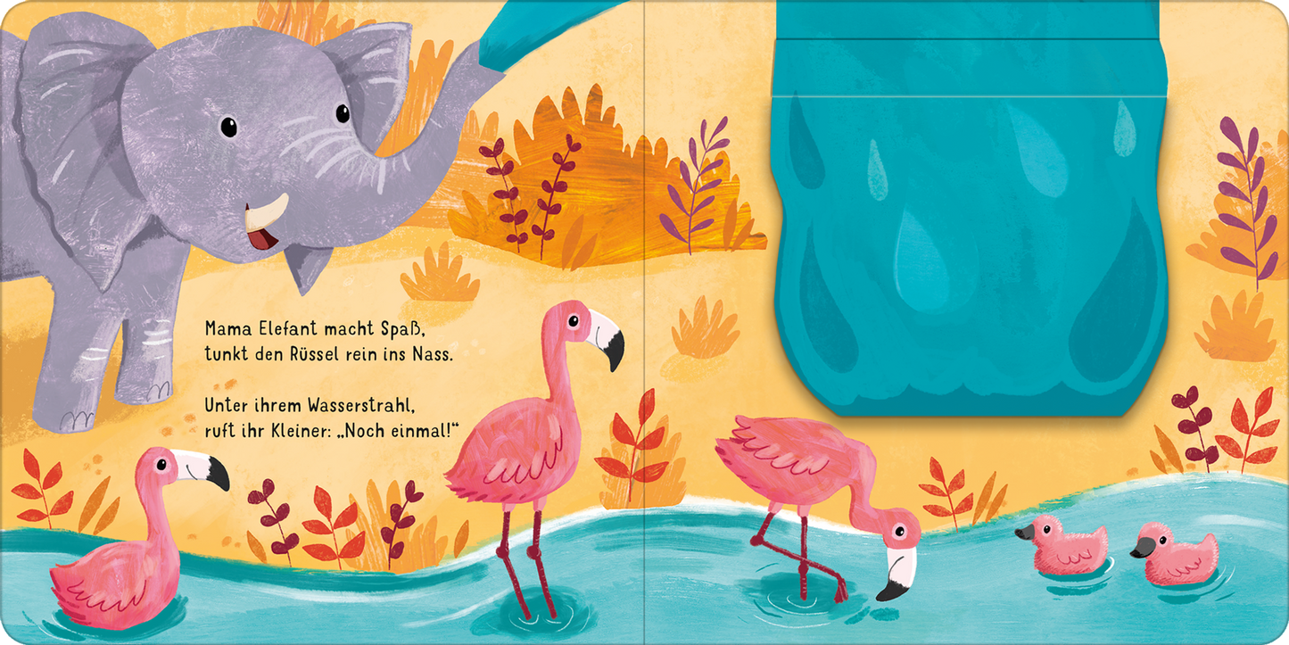 Gezeigt wird eine Innenansicht von „Klapp auf! Wo verstecken sich die wilden Tiere?“. Die Illustration zeigt einen farbenfrohen Dschungelhintergrund mit warmen Orangetönen und grünen Pflanzen. Ein großer, grauer Elefant spritzt Wasser, während rosa Flamingos im Wasser stehen. Die sanften Wellen des Wassers sind in Blau und Türkis gehalten. Die Schrift ist kindgerecht in einer verspielten, gut lesbaren Schriftart gestaltet und vermittelt Freude und Spaß am Entdecken.