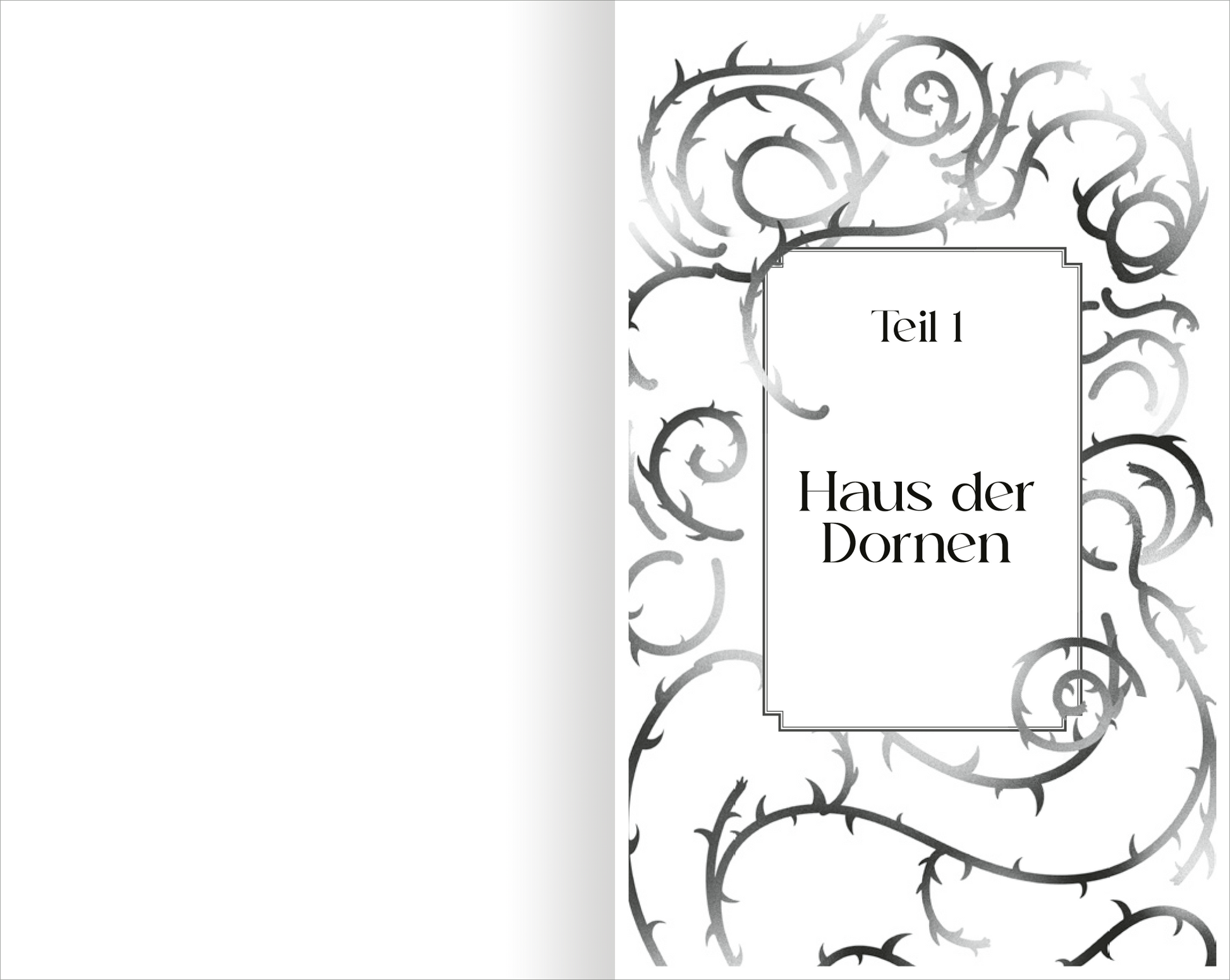 Gezeigt wird eine Innen- oder Zusatzansicht von „The North Wind – Reich aus Eis und Schatten“. Die Seite zeigt einen eleganten, weißen Hintergrund mit filigranen, schwarz-weißen Dornenornamenten, die sich um den Text winden. Der Titel „Haus der Dornen“ steht in klarer, eleganter Schwarzer Schrift im Zentrum, während der Hinweis „Teil I“ dezent darüber platziert ist. Die Gestaltung vermittelt eine mystische und geheimnisvolle Atmosphäre.