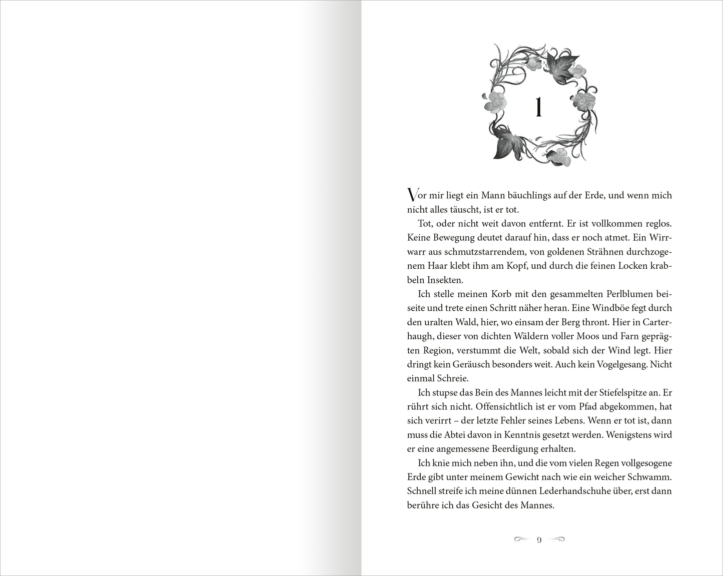 Gezeigt wird eine Innenansicht von „The West Wind – Reich aus Licht und Dornen“. Die Seite zeigt einen klaren, weißen Hintergrund mit eleganten, schwungvollen Rändern, die florale Motive präsentieren. Die Typografie ist in einer klassischen Serifenschrift gehalten, wobei die Kapitelüberschrift prominent und fröhlich gestaltet ist. Die ersten Zeilen des Textes sind gut lesbar und beginnen mit einem leichten Versatz. Die insgesamt harmonische Anordnung vermittelt eine Atmosphäre von...