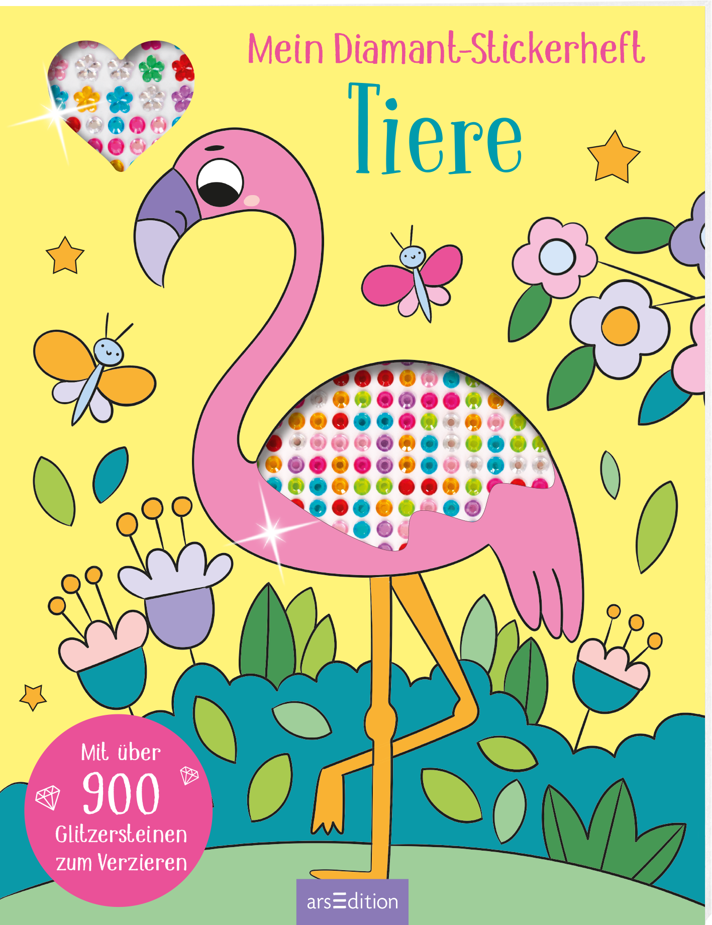 Zu sehen ist die 3D-Ansicht des Titels. Das Buchcover zeigt einen fröhlichen Flamingo in sanften Rosa- und Orangetönen, der in einer blühenden, bunten Landschaft steht. Umgeben von verschiedenen Pflanzen, bunten Blumen und kleinen Schmetterlingen strahlt das Cover eine verspielte Atmosphäre aus. Die Schrift „Mein Diamant-Stickerheft Tiere“ sind in klaren, bunten Buchstaben gehalten. Oben links befindet sich ein herzförmiges Element mit bunten Glitzersteinen. Unten steht: „Mit über...