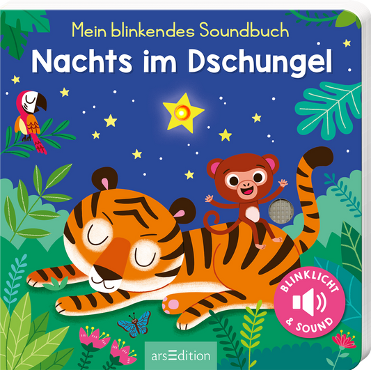 Auf dem Cover des Buches „Nachts im Dschungle“ sind ein liegender Tiger mit gestreiftem Fell und ein verspielter kleiner Affe abgebildet, die in einer bunten, nächtlichen Dschungel-Landschaft dargestellt sind. Der Hintergrund ist in einem tiefen Blau gehalten und wird von leuchtend grünen Blättern sowie bunten Vögeln und einem gelben Stern ergänzt. Der Titel ist in verspielter, weißer Schrift oben auf dem Cover platziert. Ein kleiner, runder Button mit der Aufschrift „BLINKLICHT...
