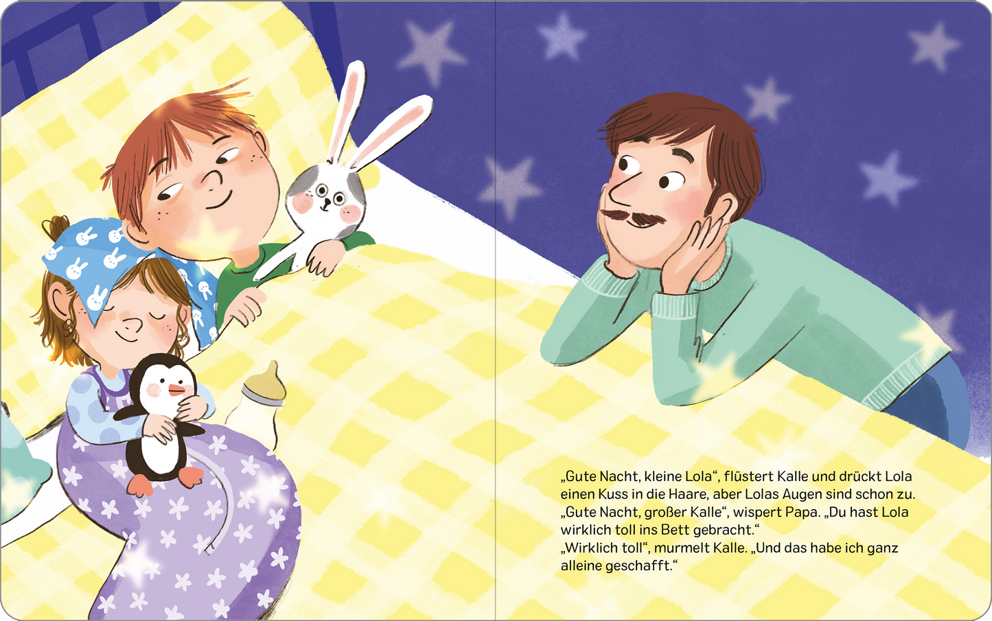 Gezeigt wird eine Innen- oder Zusatzansicht von „Kalle und Lola: Ab ins Bett, kleine Lola“. Die Szene zeigt Kalle und Lola in einem gemütlichen Schlafzimmer. Kalle, mit leichtem Grinsen, sitzt auf der Bettkante, während Lola, umgeben von Kuscheltieren, im Bett liegt. Die Farben sind sanft und beruhigend, mit dominierenden Gelb- und Blautönen. Die Typografie ist klar und kindgerecht, begleitet von handgezeichneten Illustrationen, die die liebevolle Interaktion zwischen den Figuren...