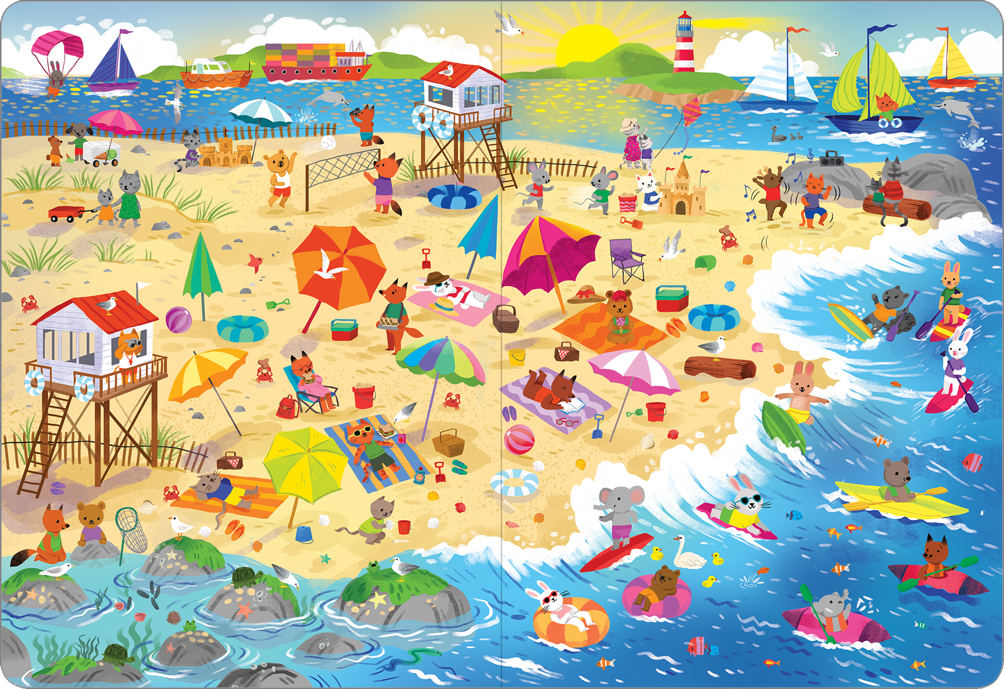 Gezeigt wird eine Innen- oder Zusatzansicht von „Mein großes Wimmelbuch – Im Sommer“. Die Szene zeigt einen lebhaften Strand mit bunten Sonnenschirmen, Liegen und spielenden Tieren. Der Himmel ist klar und sonnig, durchsetzt mit einem leuchtend gelben Sonnenball. Das Meer schäumt sanft an den Strand, während Segelboote im Hintergrund schaukeln. Die Farben sind lebhaft und strahlen Sommerfreude aus. In der unteren Bildhälfte sind zahlreiche Details wie Spielzeuge und Kühlboxen...