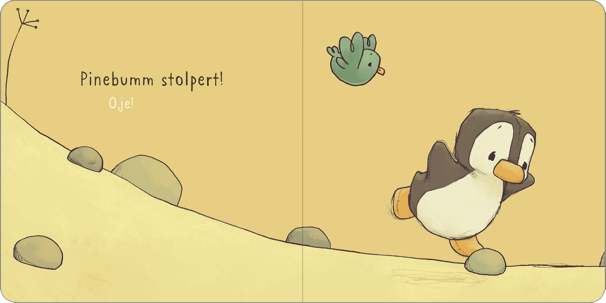 Gezeigt wird eine Innenansicht von „Pinebumm rennt“. Der Hintergrund ist in sanftem Gelb gehalten, was einen Kontrast zu dem Pinguin Pinebumm bildet. Er stolpert über einen grauen Stein und hat einen überraschten Gesichtsausdruck. Oben links steht der Text „Pinebumm stolpert!“ in einer verspielten, handschriftähnlichen Schrift. Ein kleiner, grüner Vogel fliegt darüber. Der Gesamteindruck ist freundlich und kinderlieb, ideal für junge Leser.