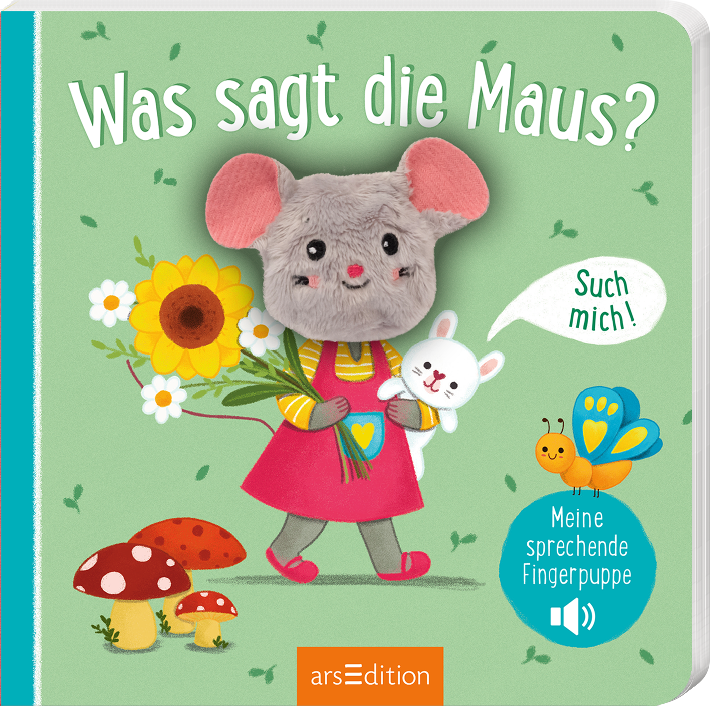 Das Buchcover zeigt eine freundliche graue Maus mit einem Plüschkopf, die einen roten Kleid und eine gelbe Schürze trägt. In ihren kleinen Händen hält sie einen Blumenstrauß, während sie mit einem weißen Kaninchen interagiert. Der Hintergrund ist in sanften Grüntönen gehalten, ergänzt durch bunte Blumen, rote Fliegenpilze und eine gelbe Schmetterlingsillustration. Die Schrift „Was sagt die Maus?“ ist verspielt und einladend gestaltet. Oben rechts befindet sich der Text „Such...